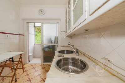 Apartamento T2 com varanda,  próximo da Fonte Luminosa da Alameda