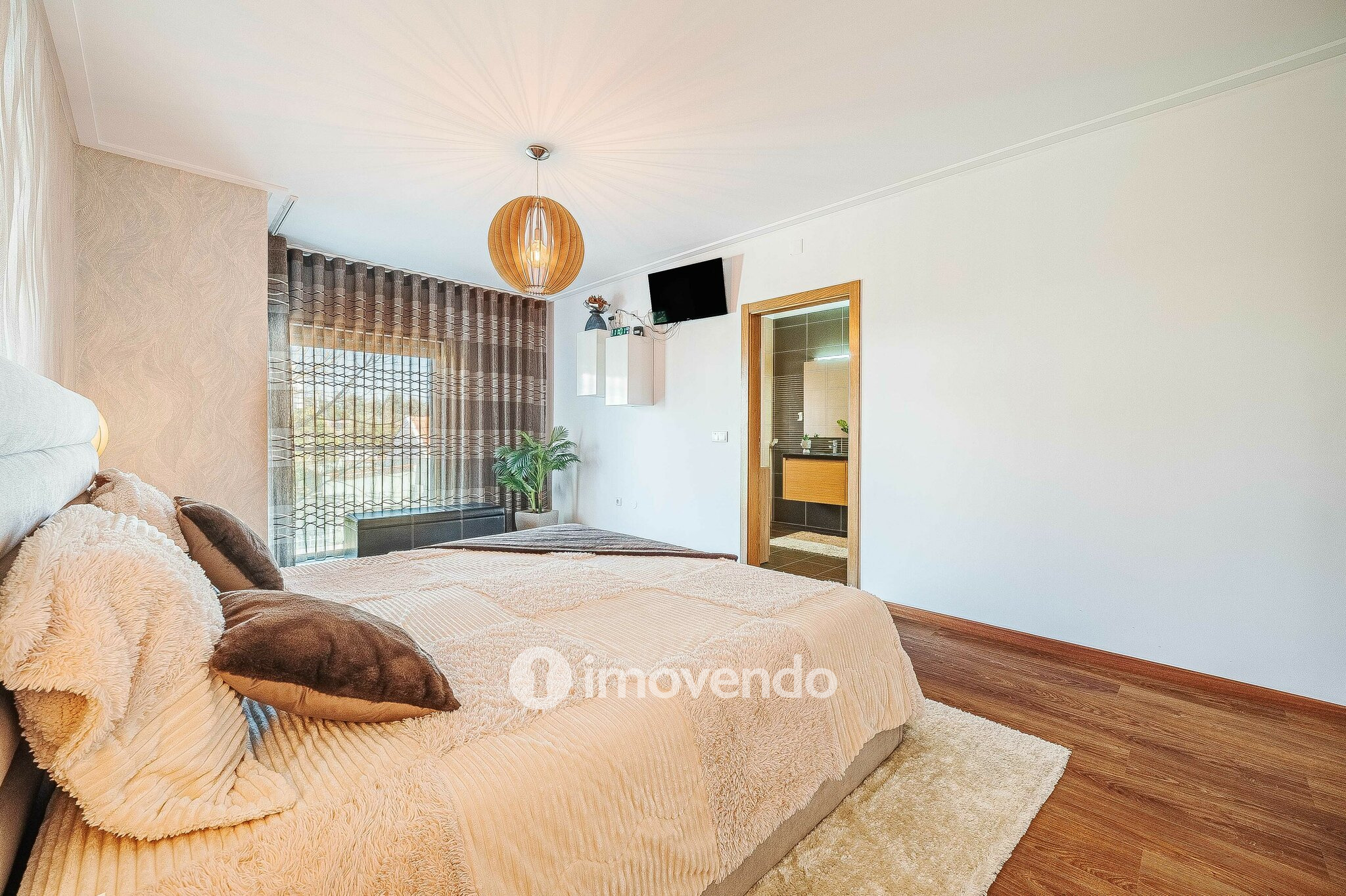 Apartamento T4 Duplex, com estacionamento e arrecadação, no Barreiro