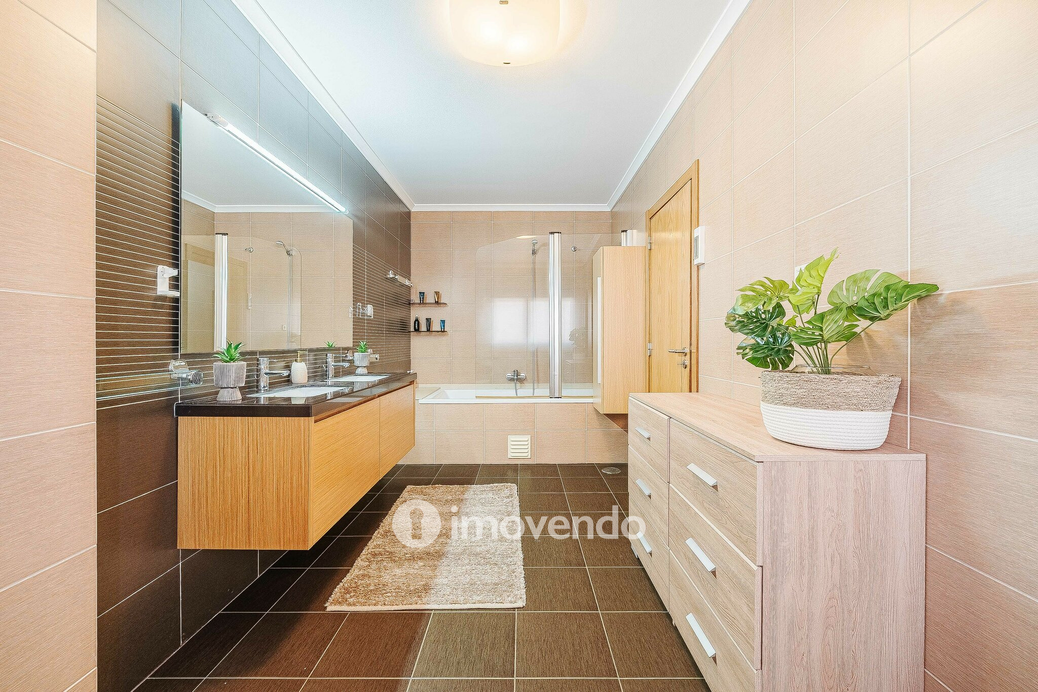 Apartamento T4 Duplex, com estacionamento e arrecadação, no Barreiro