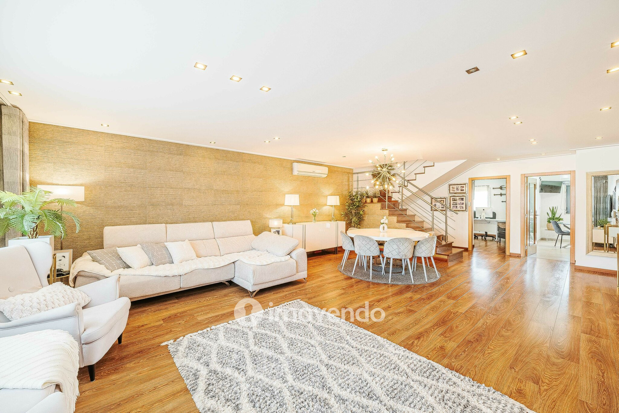 Apartamento T4 Duplex, com estacionamento e arrecadação, no Barreiro