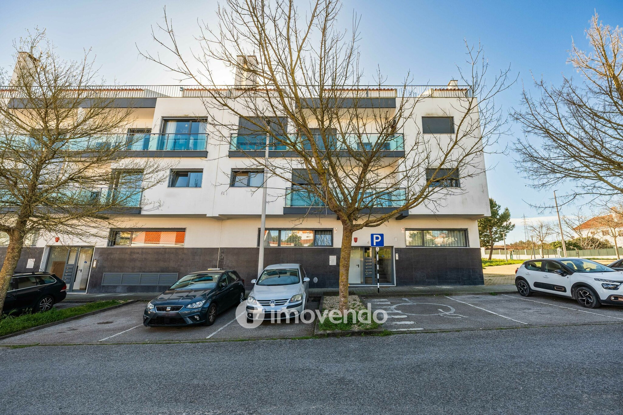 Apartamento T4 Duplex, com estacionamento e arrecadação, no Barreiro