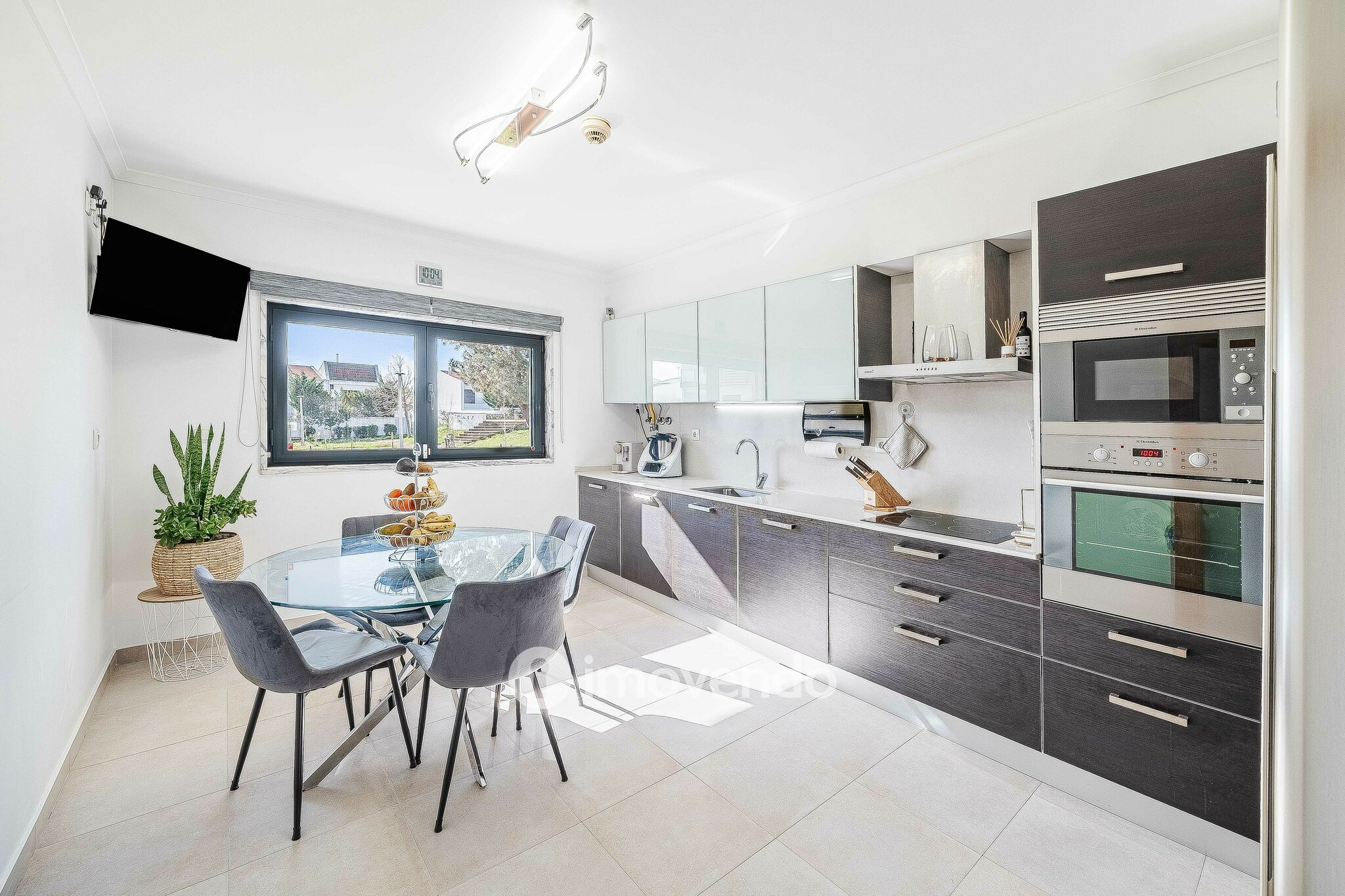 Apartamento T4 Duplex, com estacionamento e arrecadação, no Barreiro