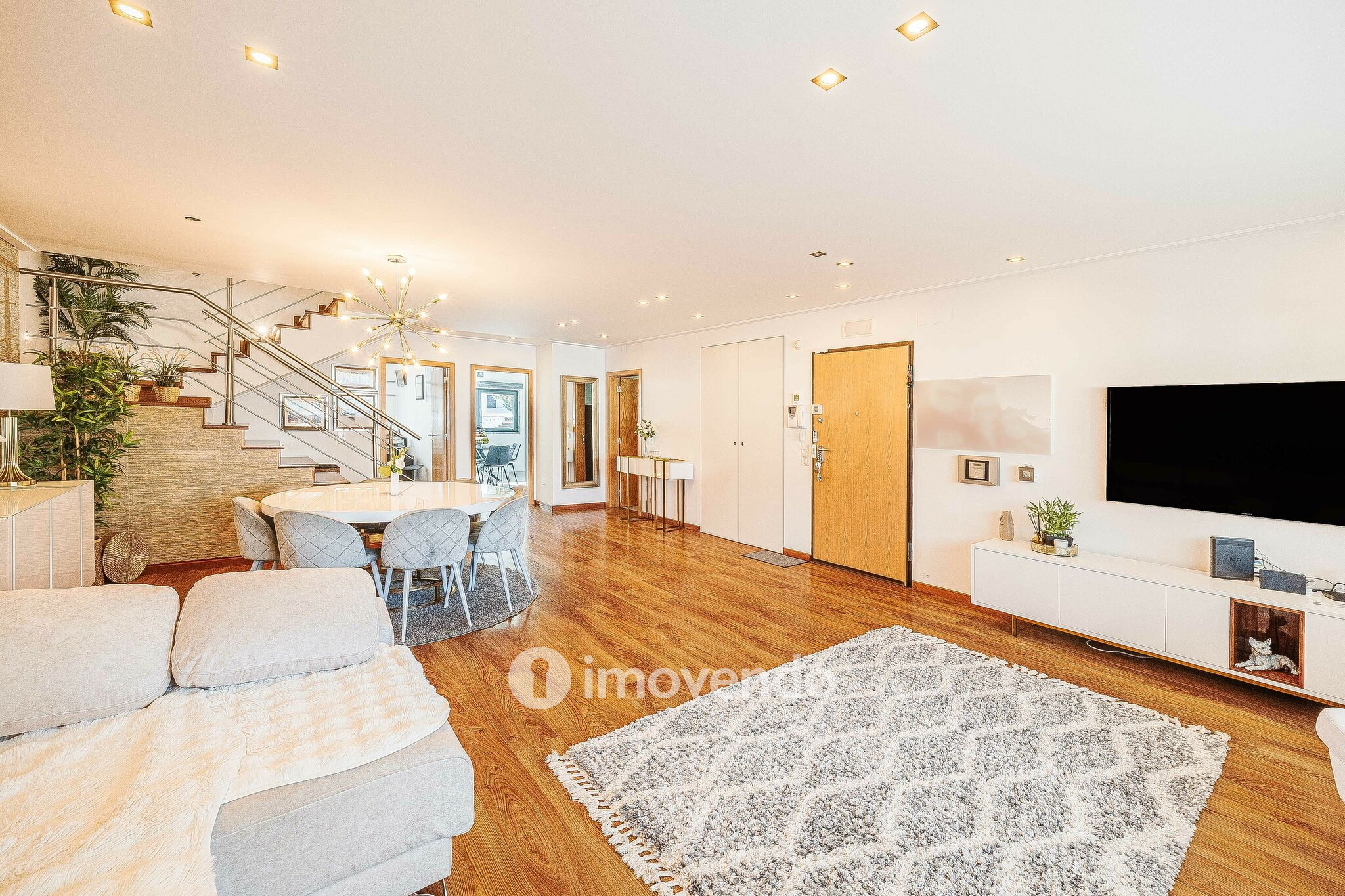 Apartamento T4 Duplex, com estacionamento e arrecadação, no Barreiro