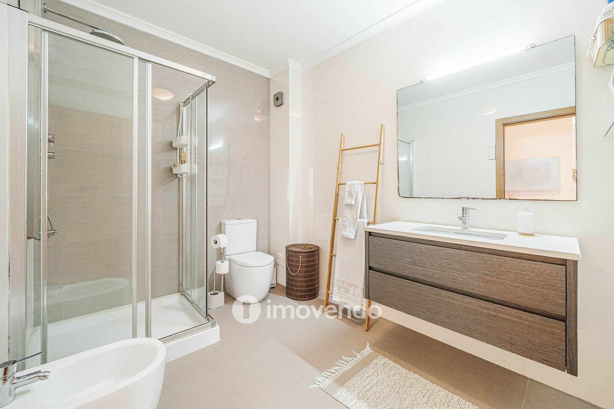 Apartamento T4 Duplex, com estacionamento e arrecadação, no Barreiro