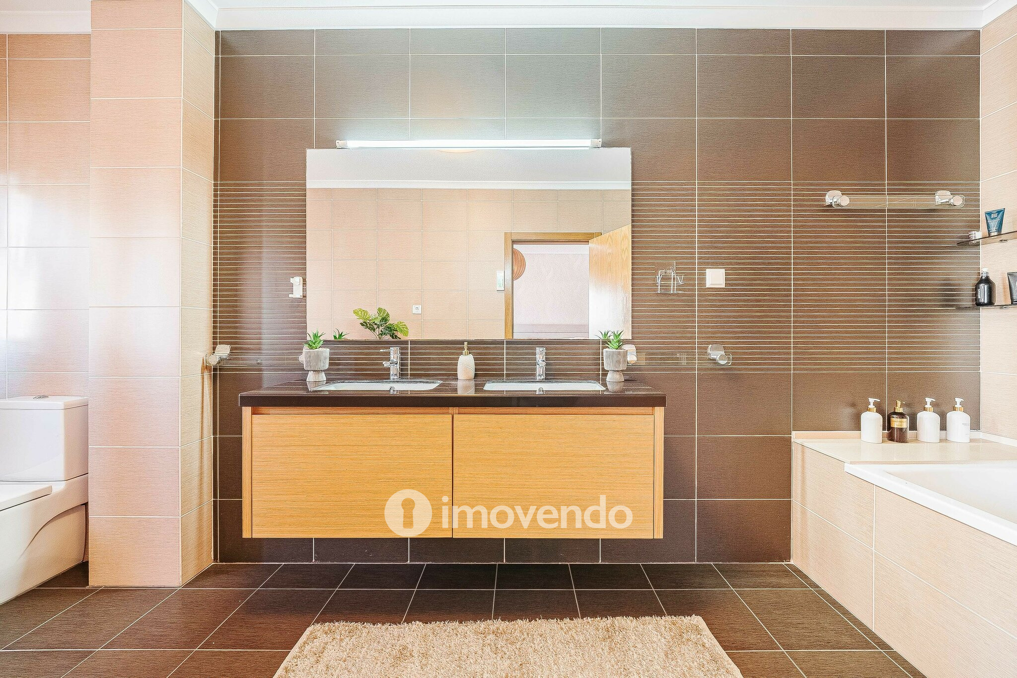 Apartamento T4 Duplex, com estacionamento e arrecadação, no Barreiro