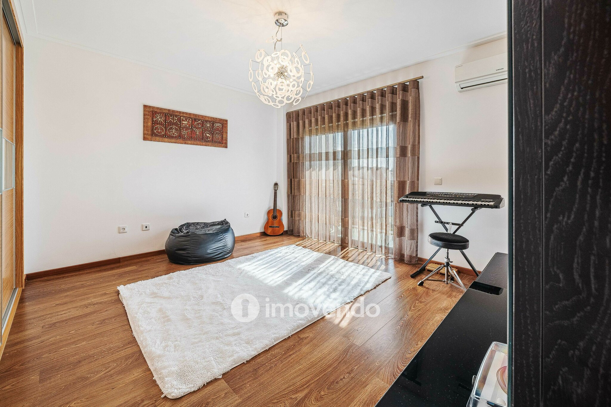 Apartamento T4 Duplex, com estacionamento e arrecadação, no Barreiro