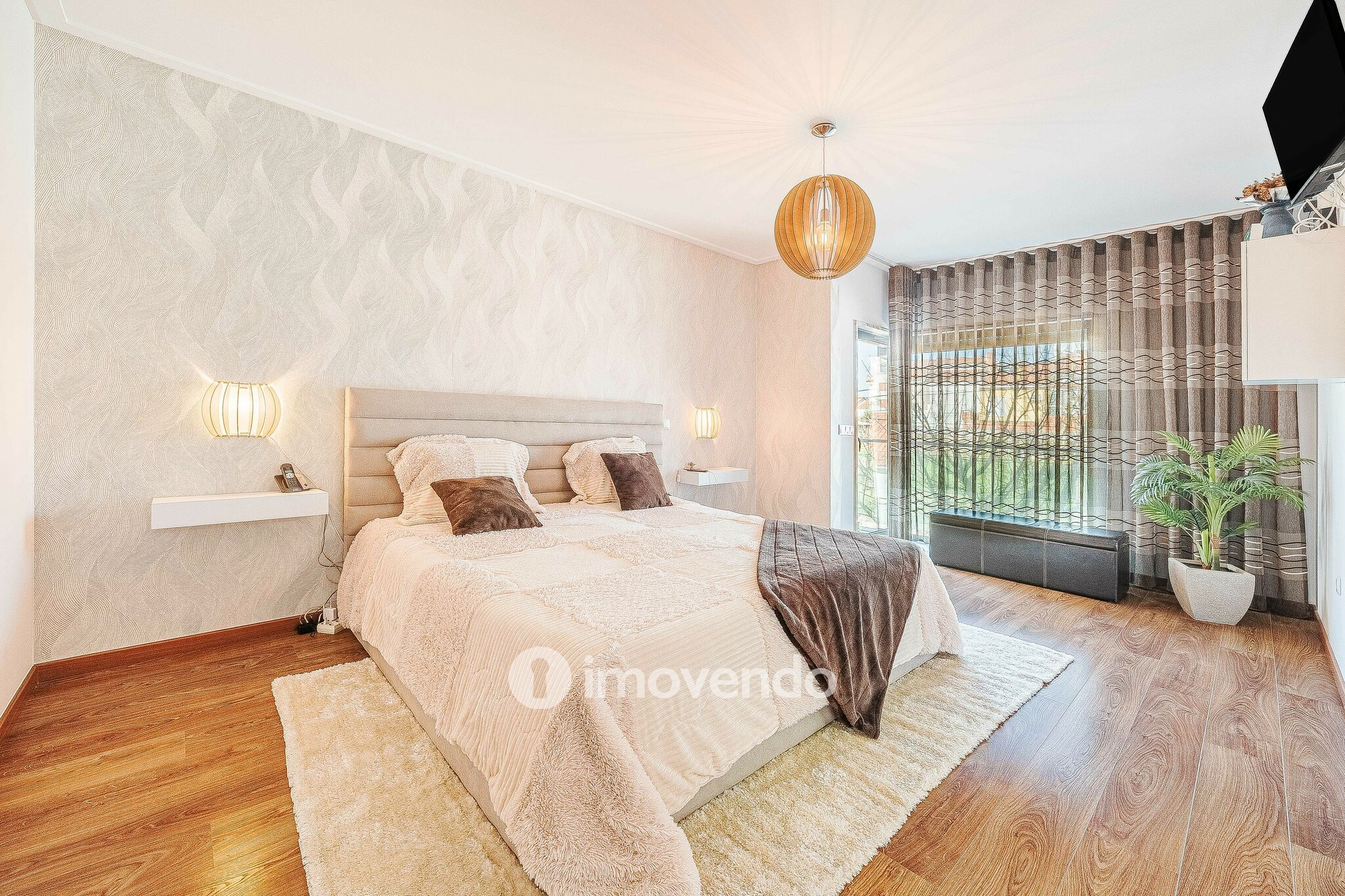 Apartamento T4 Duplex, com estacionamento e arrecadação, no Barreiro