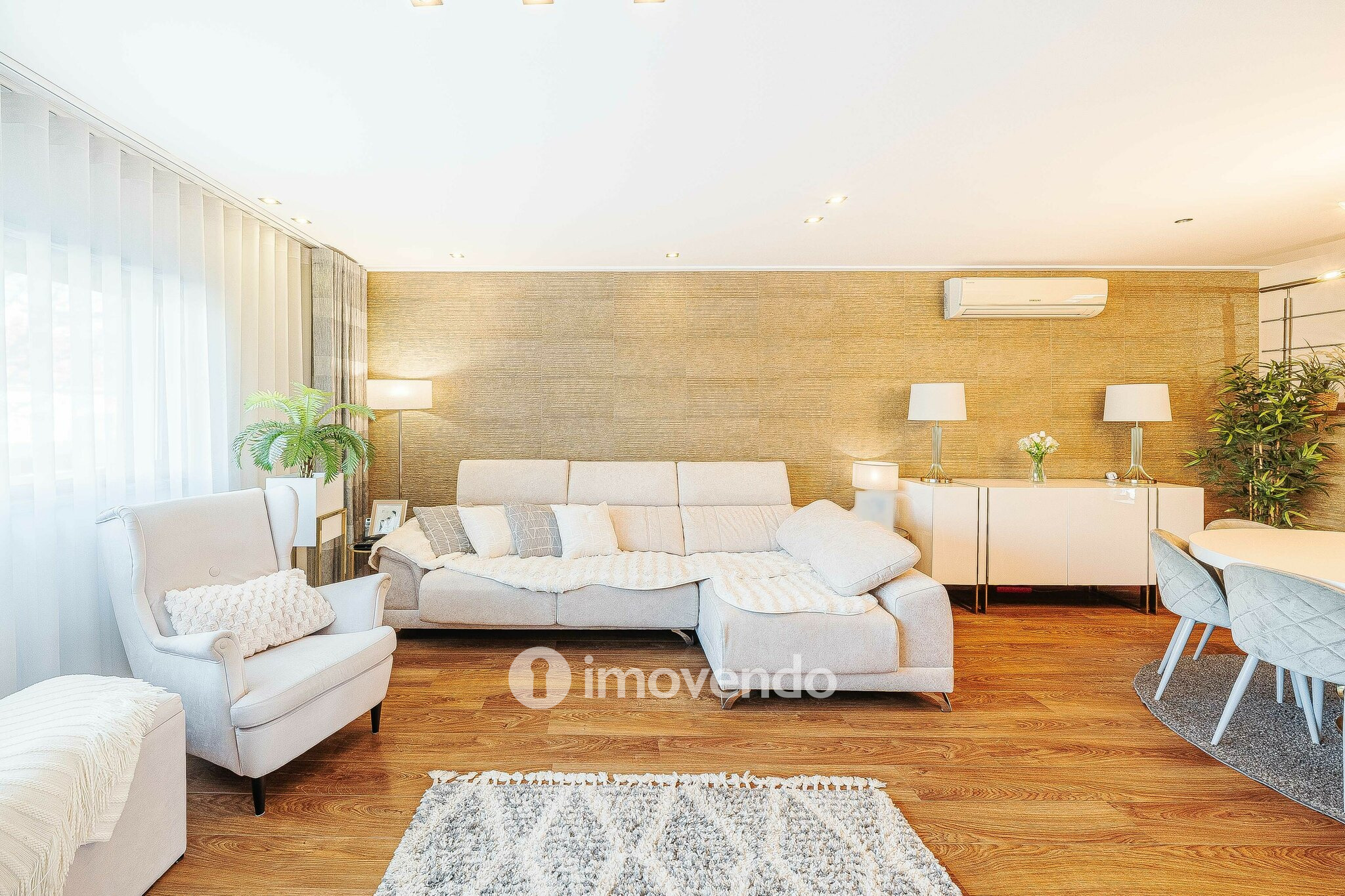 Apartamento T4 Duplex, com estacionamento e arrecadação, no Barreiro