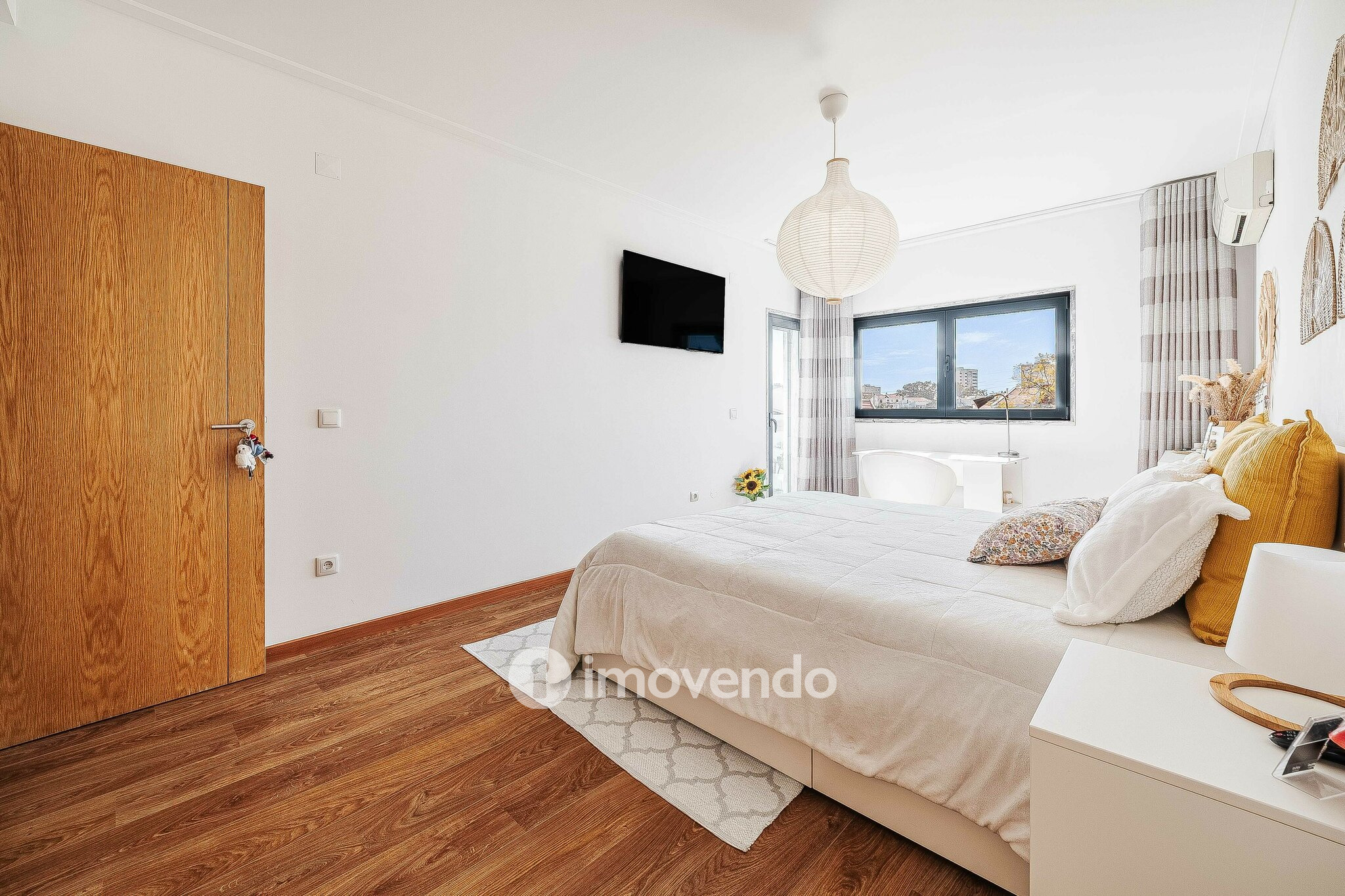 Apartamento T4 Duplex, com estacionamento e arrecadação, no Barreiro