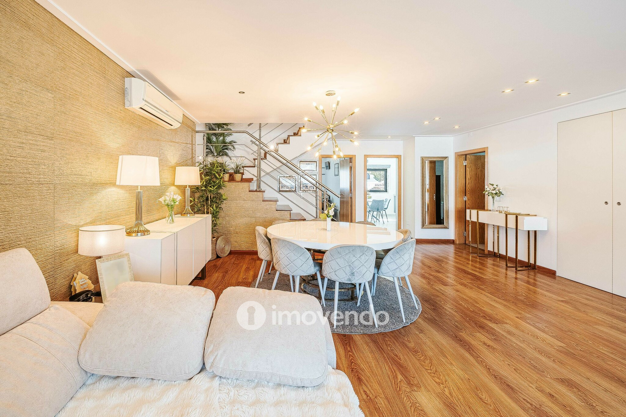 Apartamento T4 Duplex, com estacionamento e arrecadação, no Barreiro