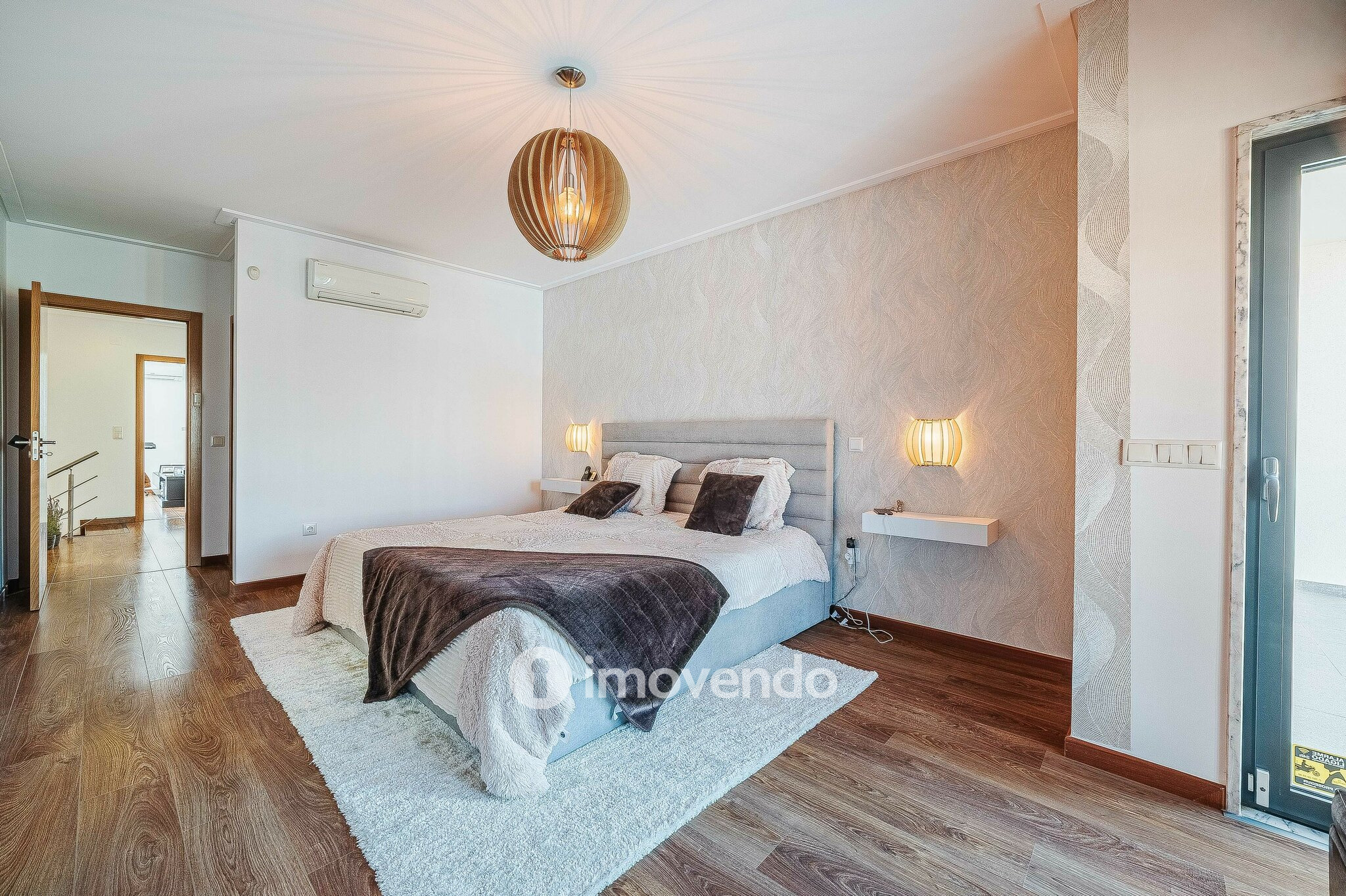 Apartamento T4 Duplex, com estacionamento e arrecadação, no Barreiro