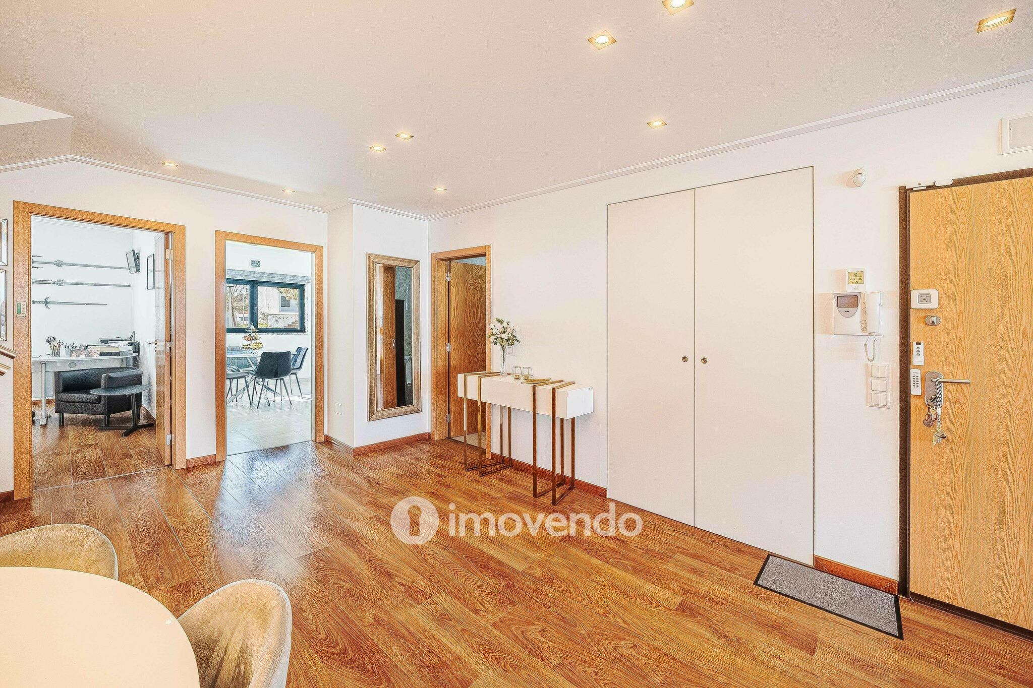 Apartamento T4 Duplex, com estacionamento e arrecadação, no Barreiro