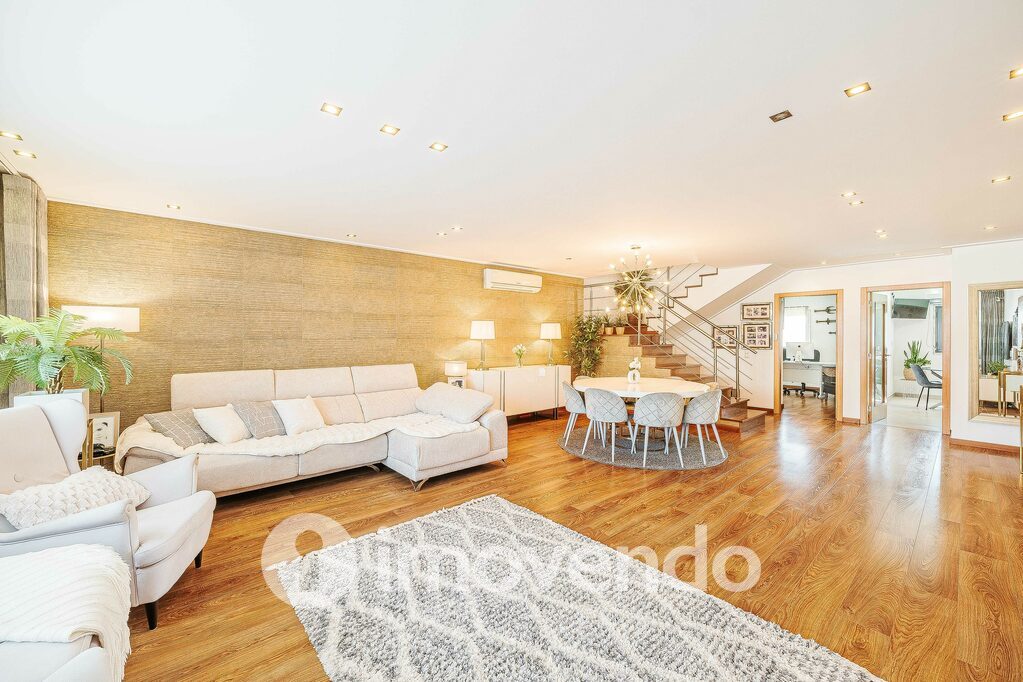 Apartamento T4 em Barreiro, Barreiro com 216 m<sup>2</sup> por 565.000