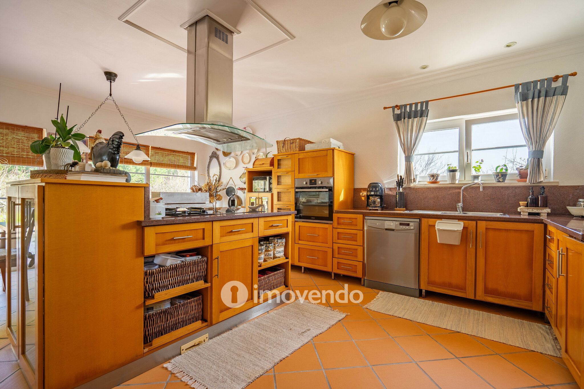 Moradia T3+1 com terreno com jardim, piscina e garagem, em Alenquer