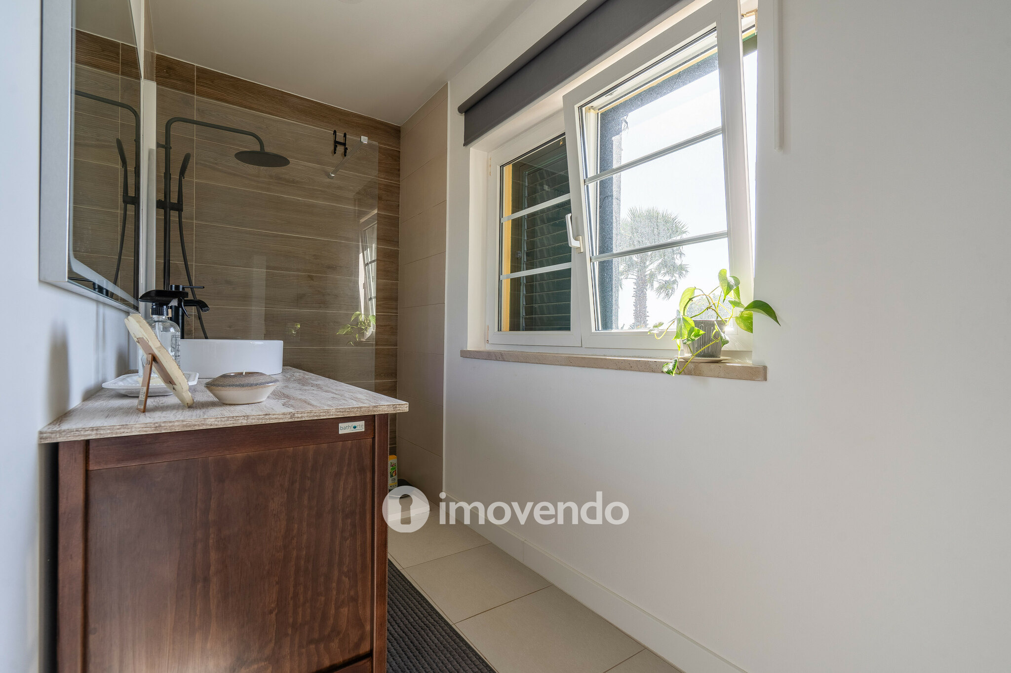 Moradia T3+1 com terreno com jardim, piscina e garagem, em Alenquer