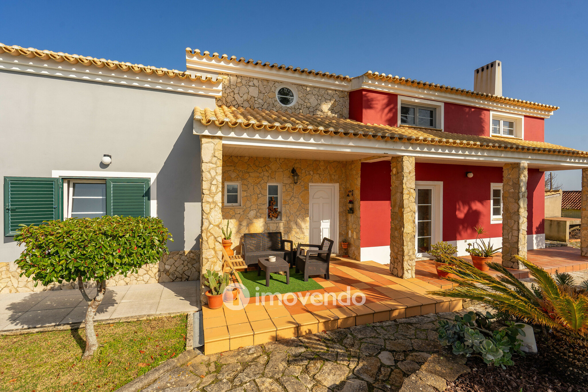 Moradia T3+1 com terreno com jardim, piscina e garagem, em Alenquer