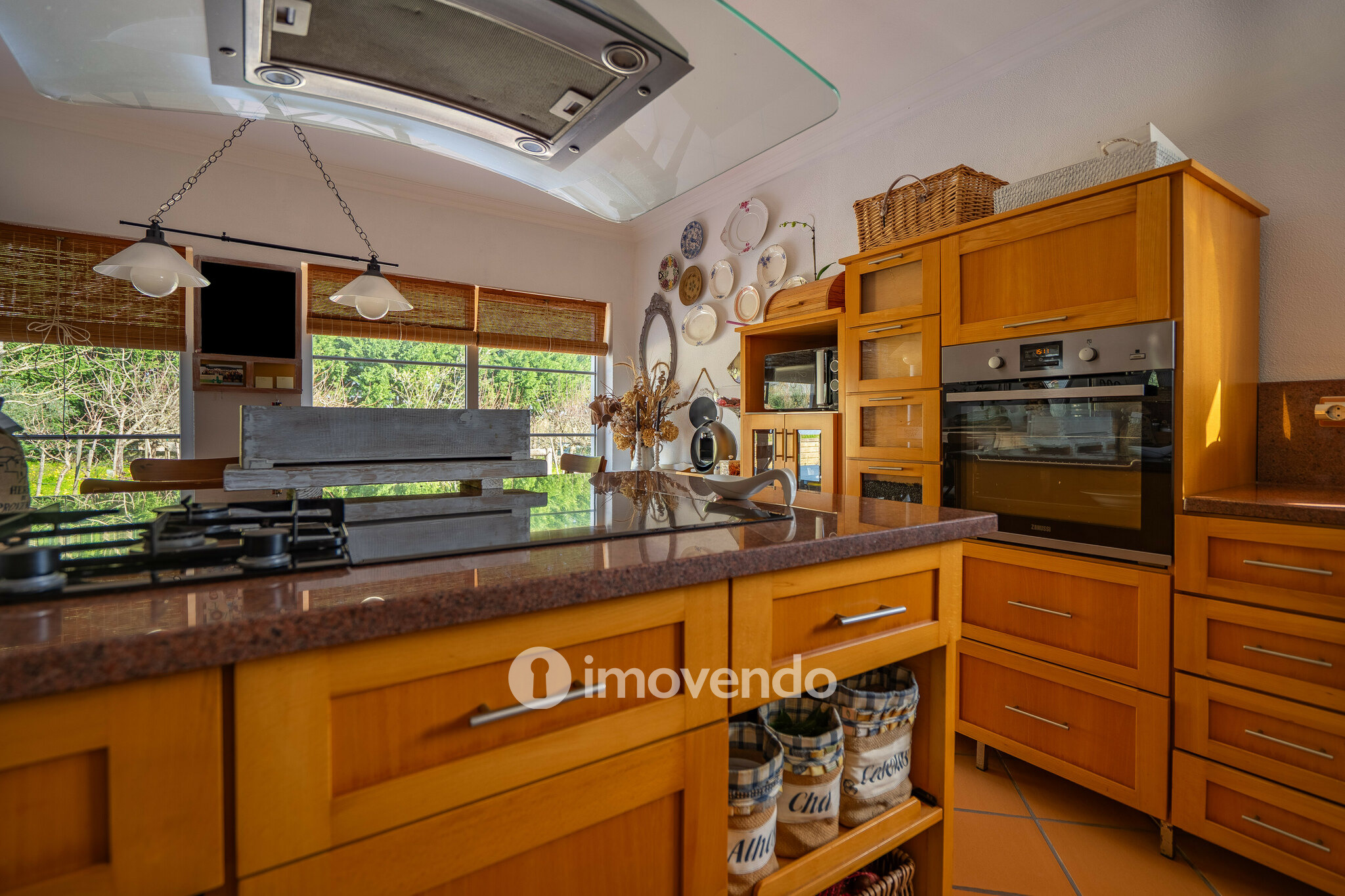 Moradia T3+1 com terreno com jardim, piscina e garagem, em Alenquer