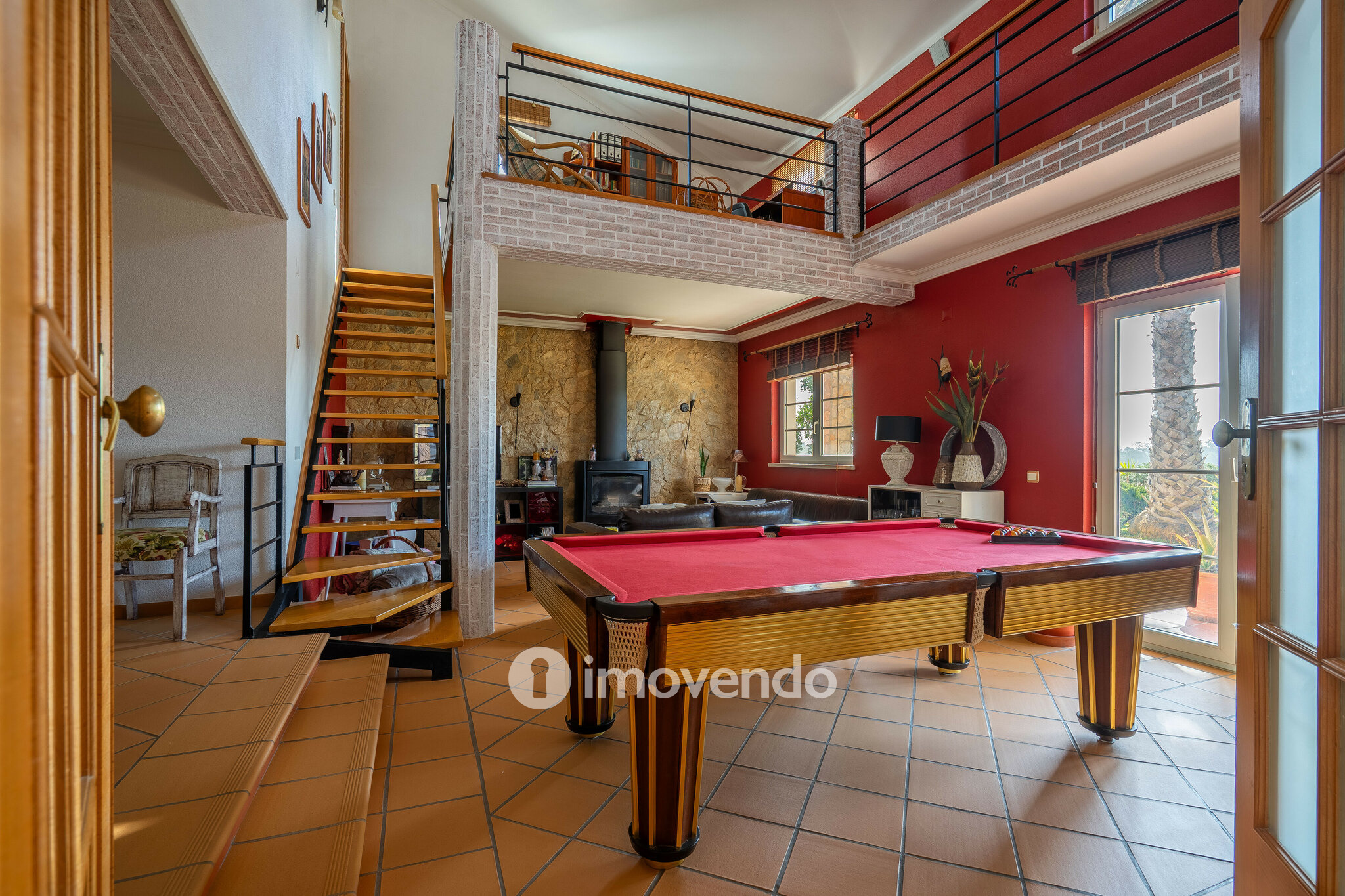 Moradia T3+1 com terreno com jardim, piscina e garagem, em Alenquer