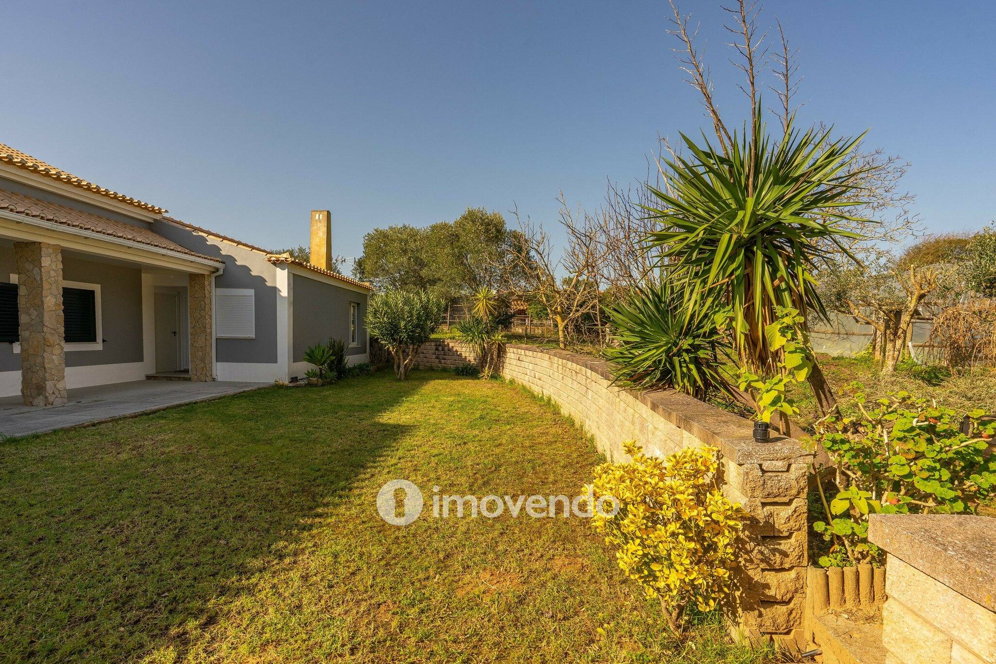 Moradia T3+1 com terreno com jardim, piscina e garagem, em Alenquer