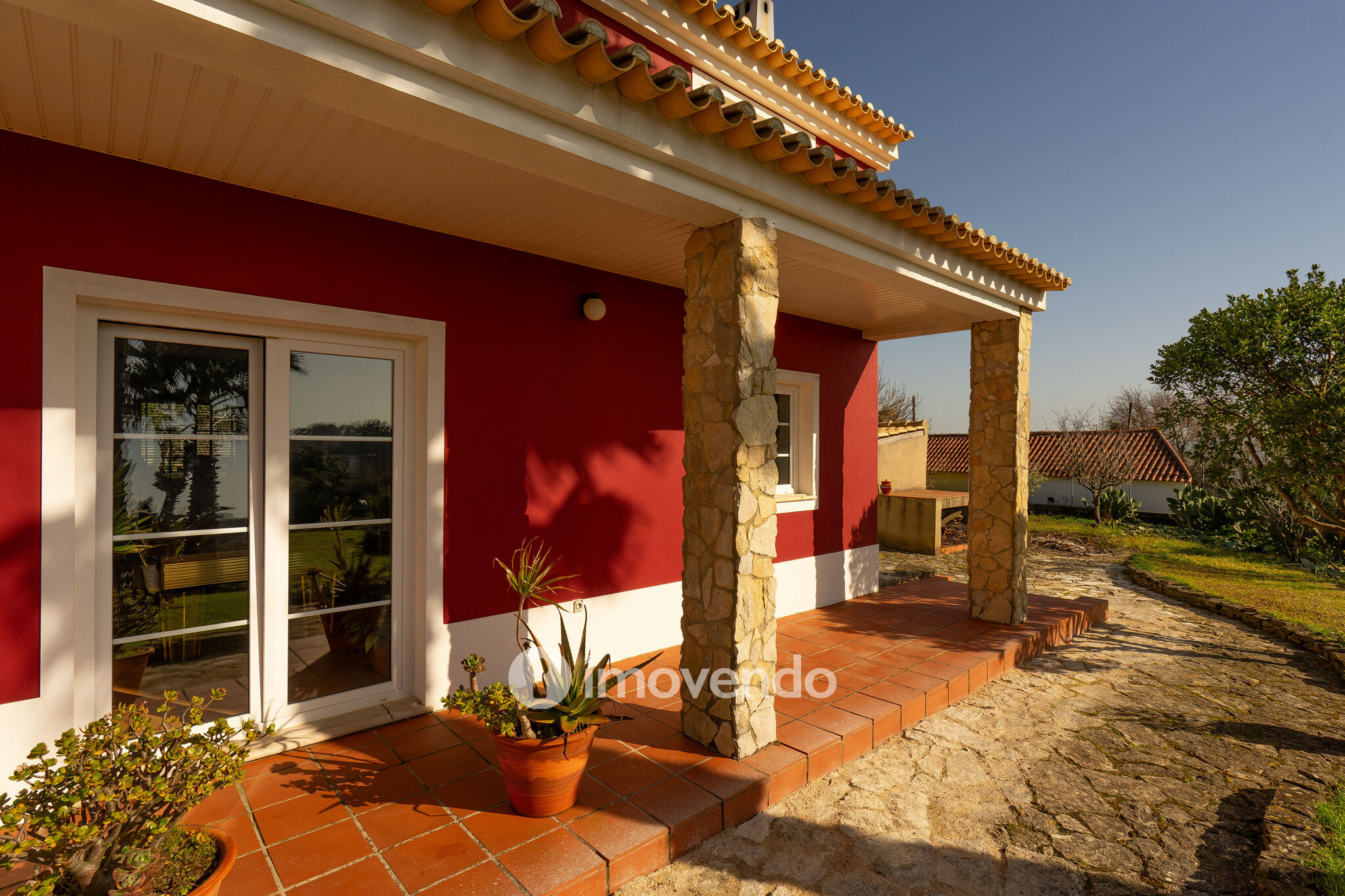 Moradia T3+1 com terreno com jardim, piscina e garagem, em Alenquer