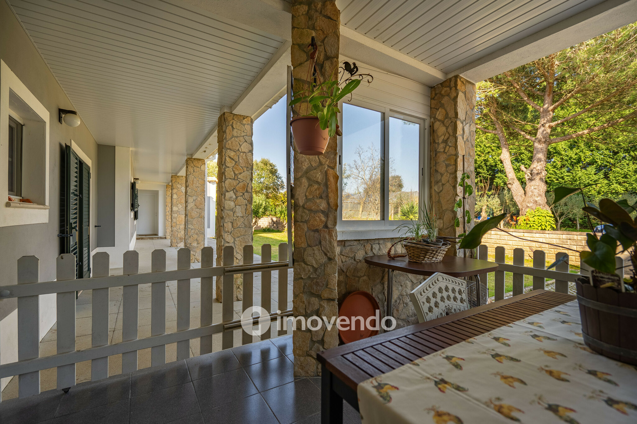 Moradia T3+1 com terreno com jardim, piscina e garagem, em Alenquer