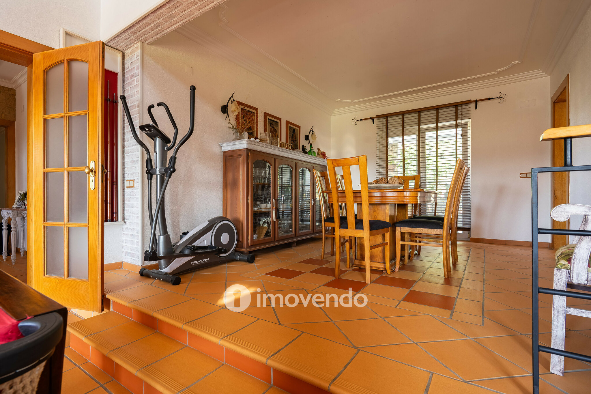 Moradia T3+1 com terreno com jardim, piscina e garagem, em Alenquer