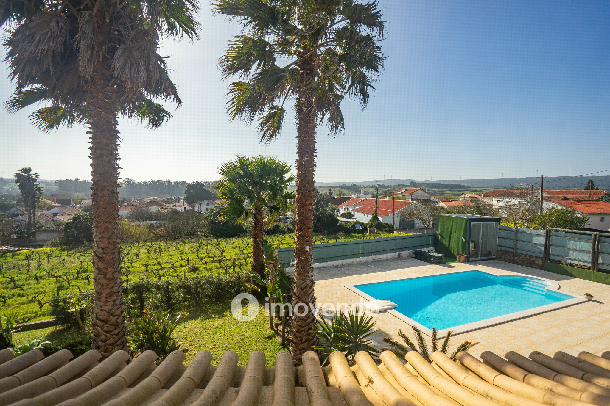 Moradia T3+1 com terreno com jardim, piscina e garagem, em Alenquer