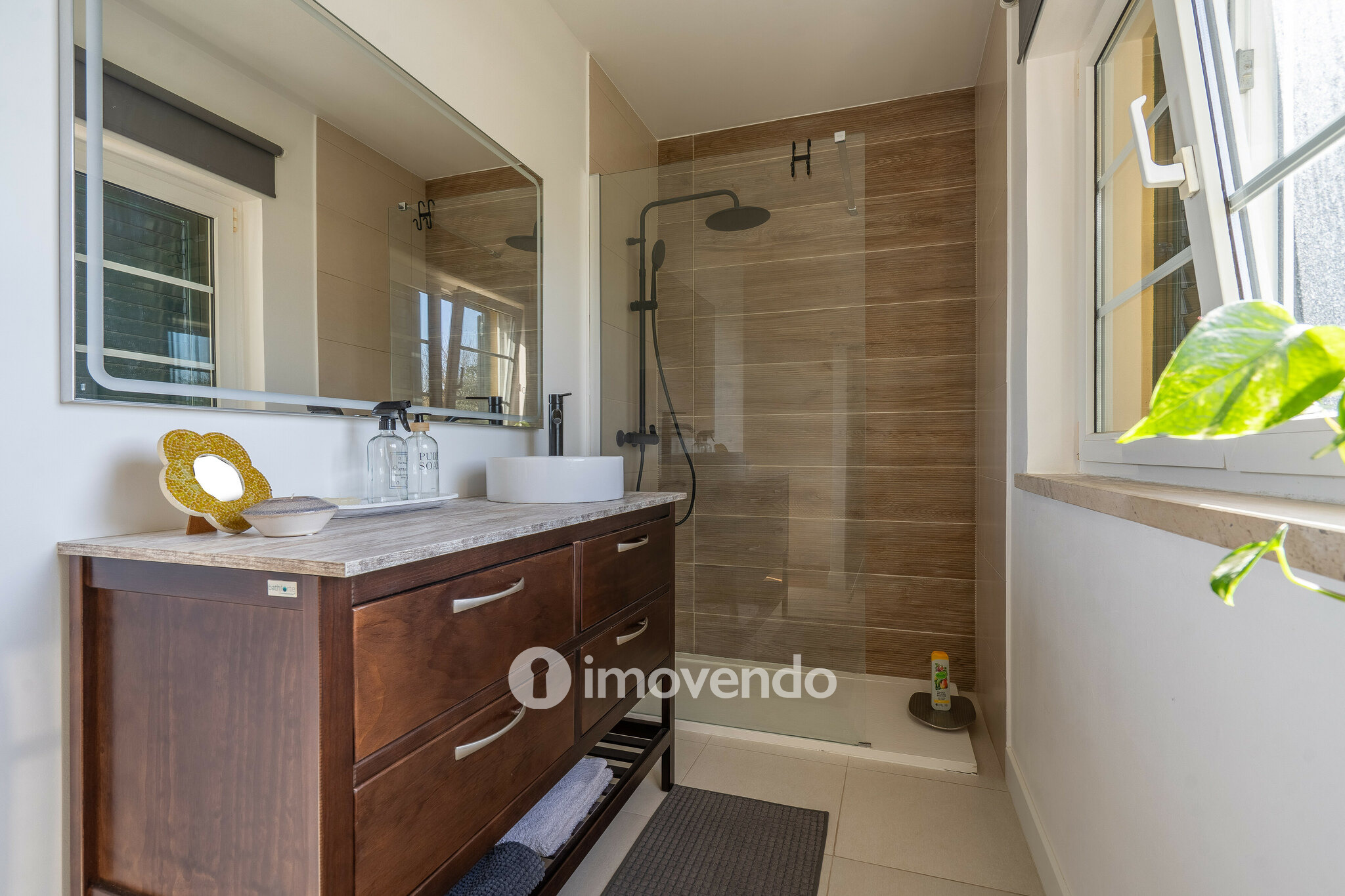 Moradia T3+1 com terreno com jardim, piscina e garagem, em Alenquer