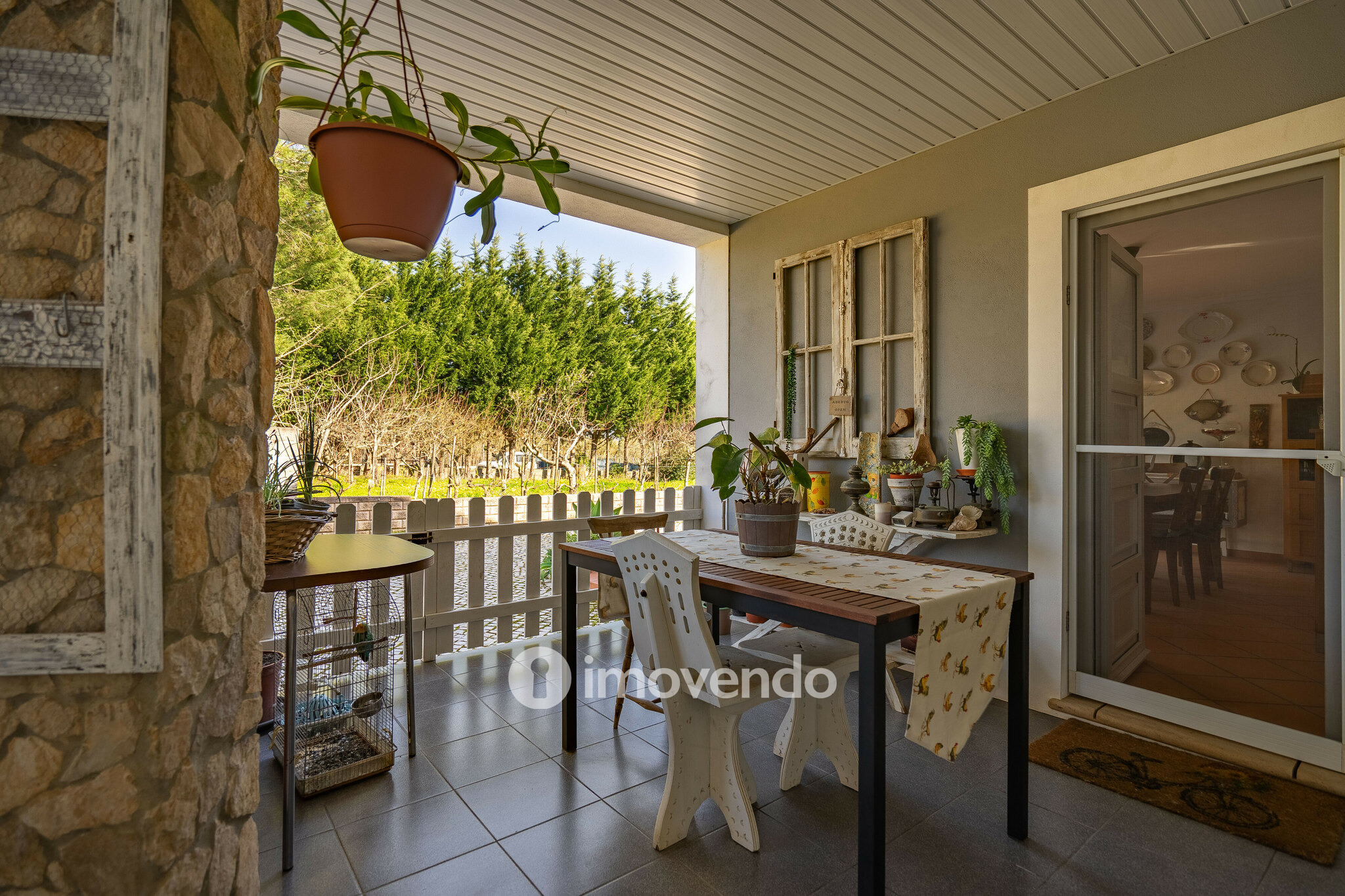 Moradia T3+1 com terreno com jardim, piscina e garagem, em Alenquer