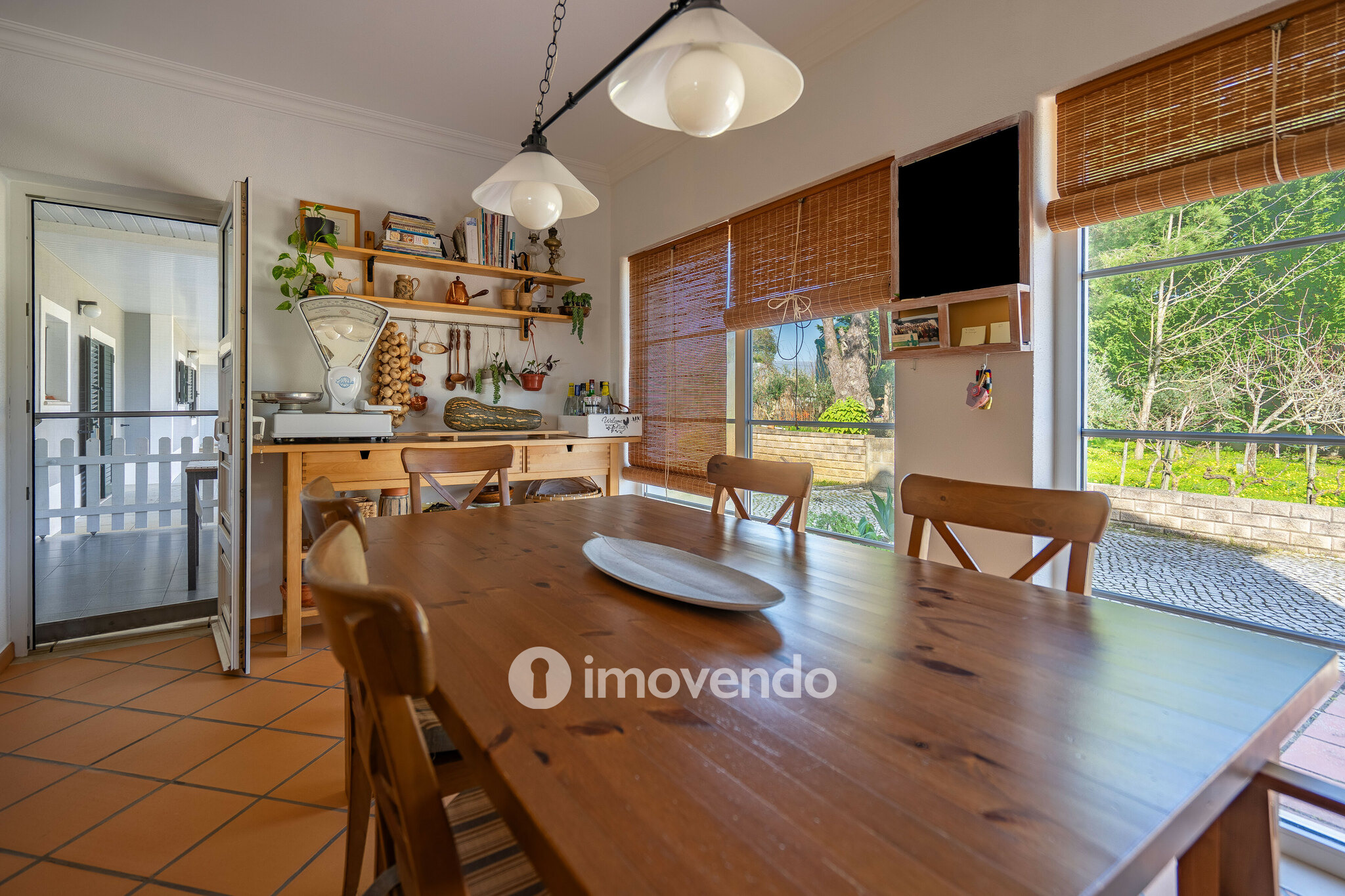 Moradia T3+1 com terreno com jardim, piscina e garagem, em Alenquer