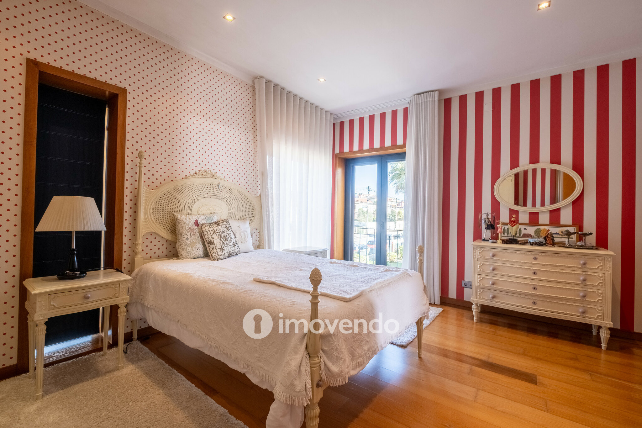 Moradia T3+3 exclusiva, com piscina e perto da praia, em Espinho