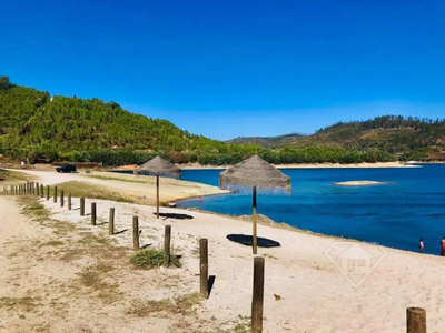 Vila isolada T4 com piscina, próximo da praia, em Ferreira do Zêzere