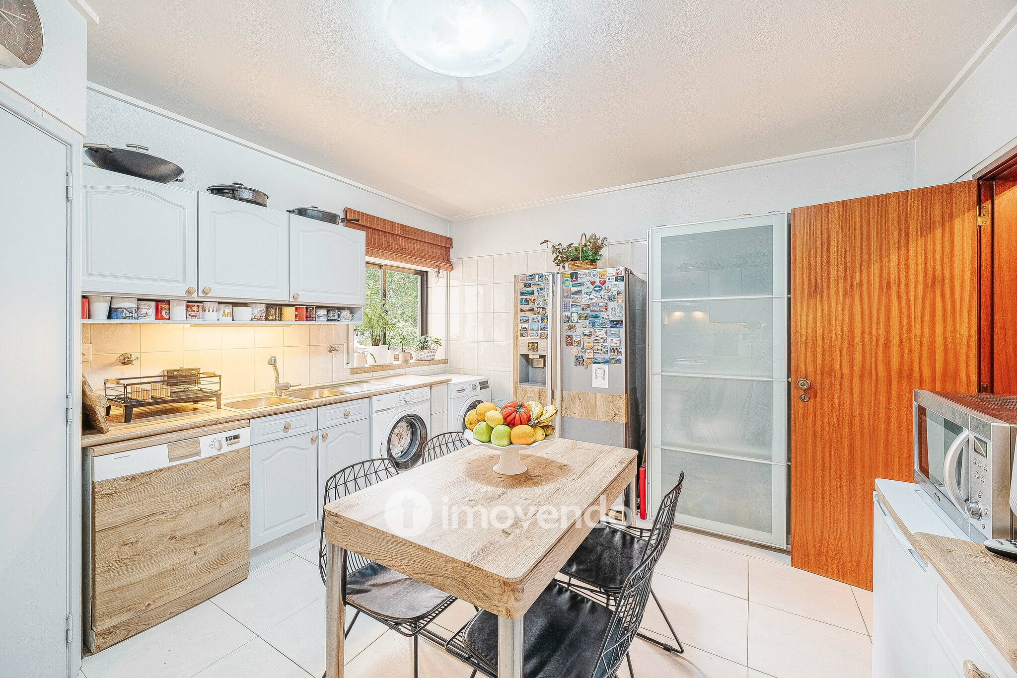 Apartamento T4, com áreas generosas, em Almada