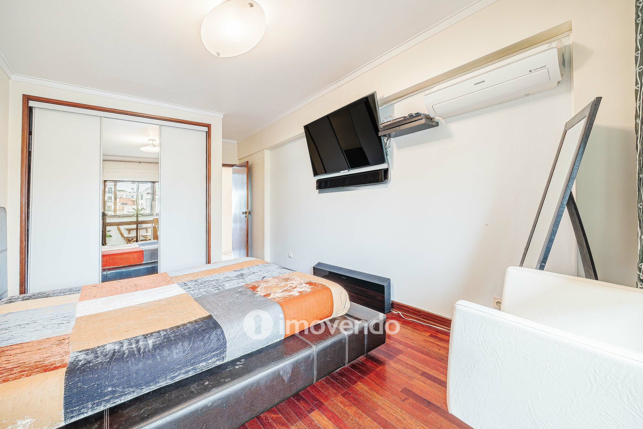 Apartamento T4, com áreas generosas, em Almada