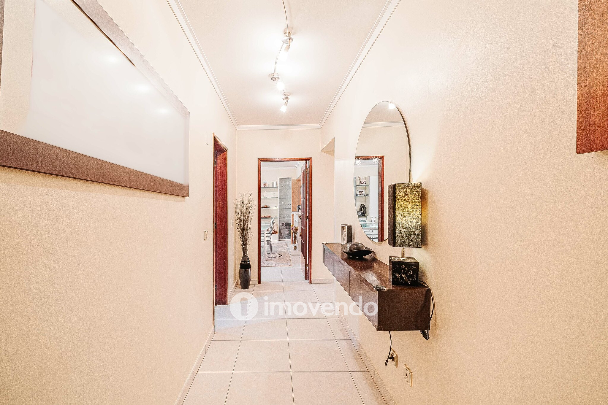 Apartamento T4, com áreas generosas, em Almada