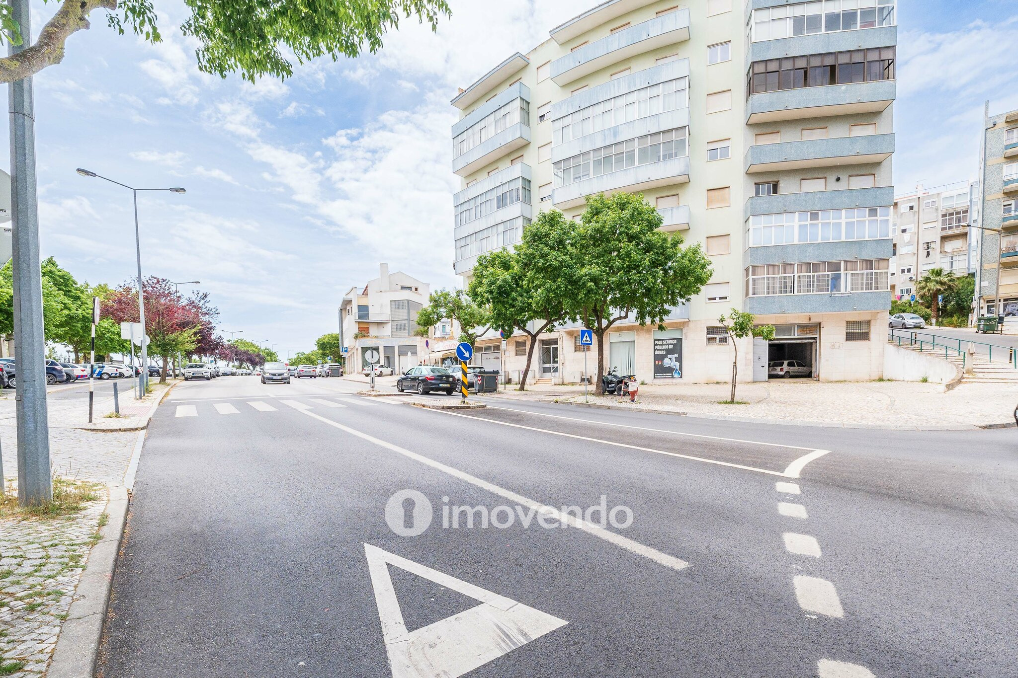 Apartamento T4, com áreas generosas, em Almada
