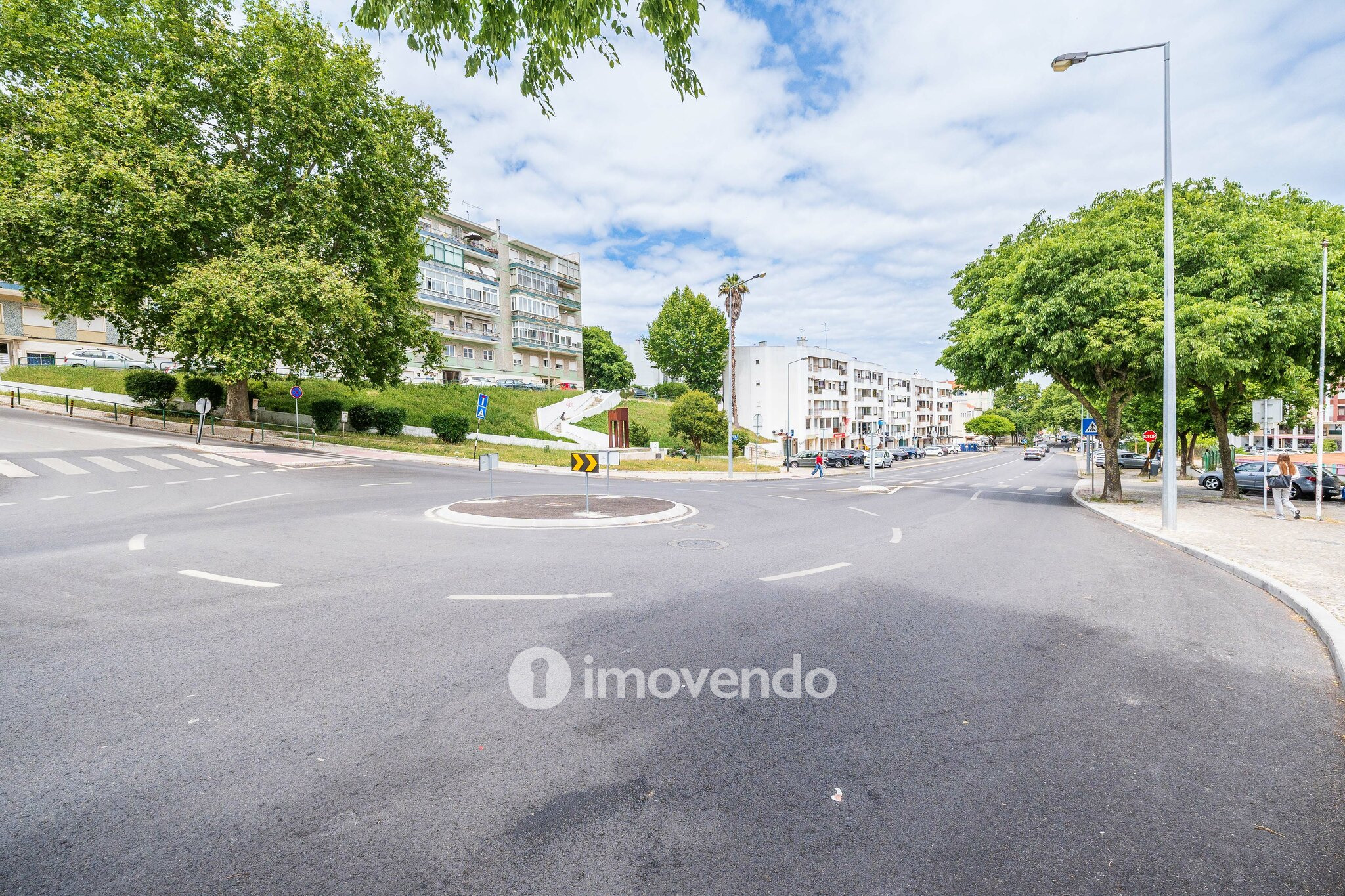 Apartamento T4, com áreas generosas, em Almada
