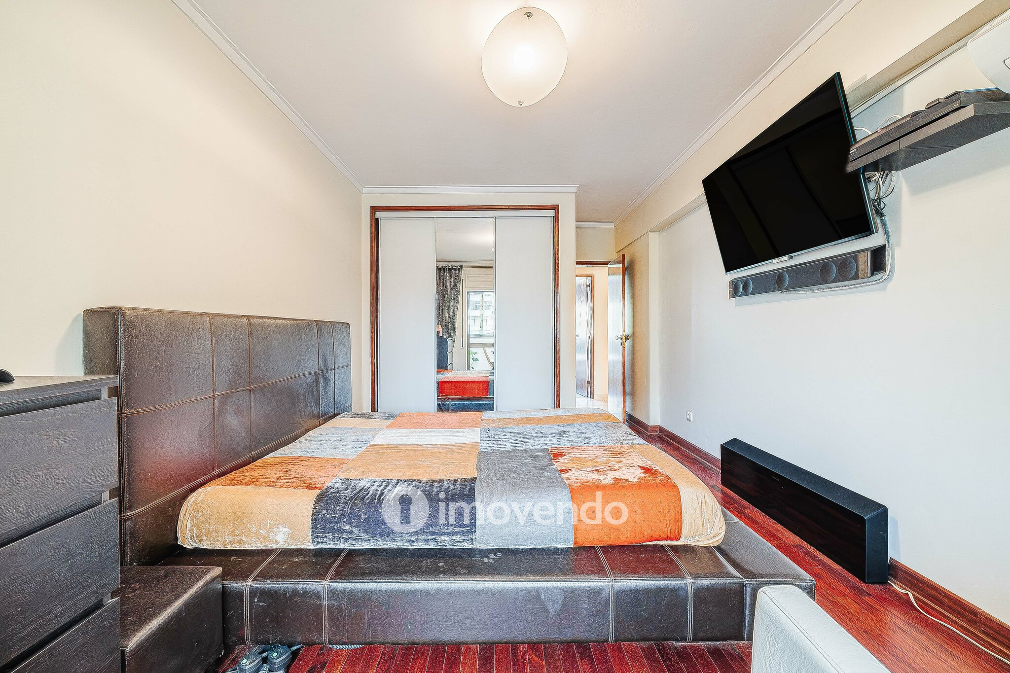 Apartamento T4, com áreas generosas, em Almada