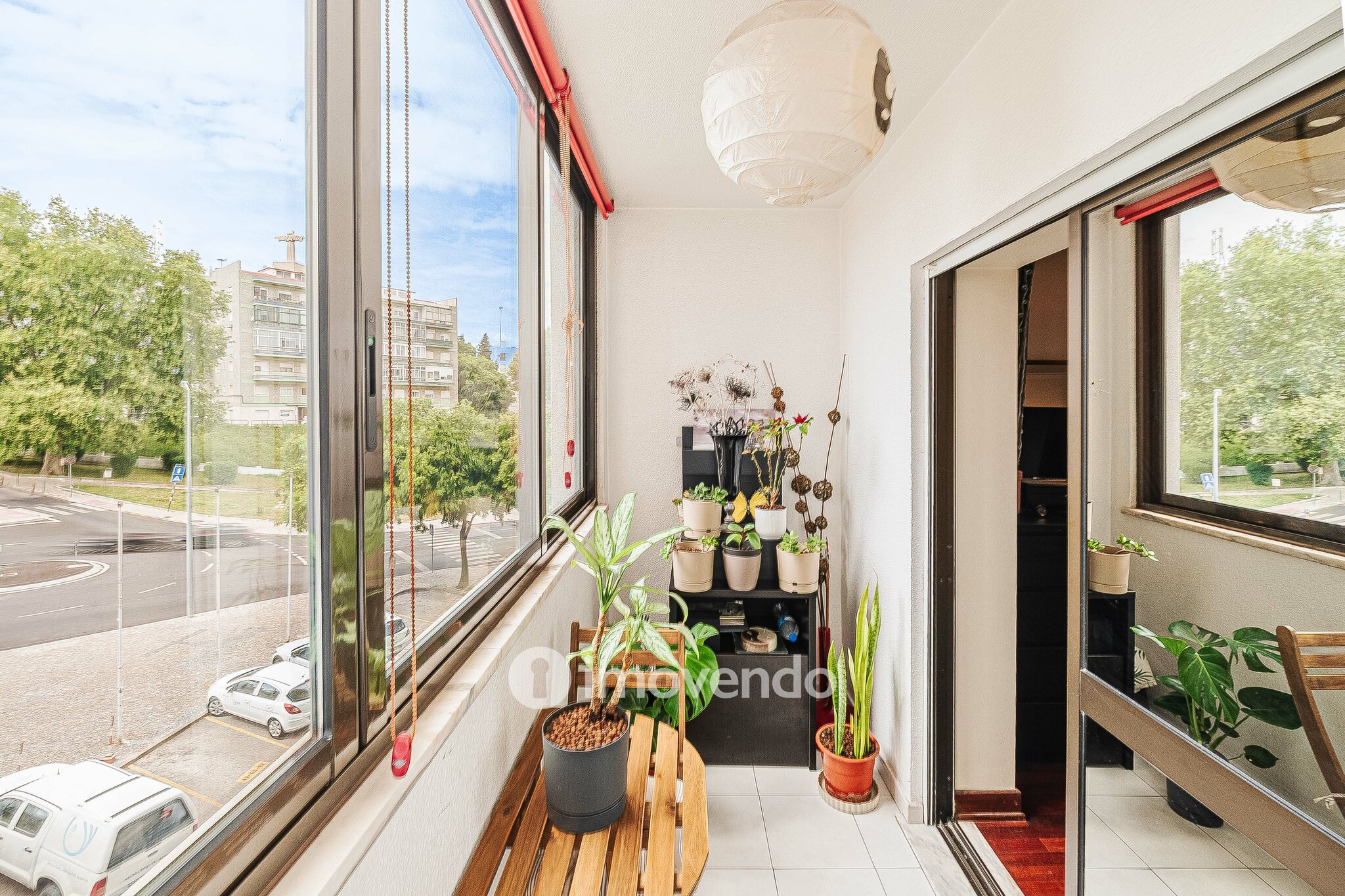 Apartamento T4, com áreas generosas, em Almada