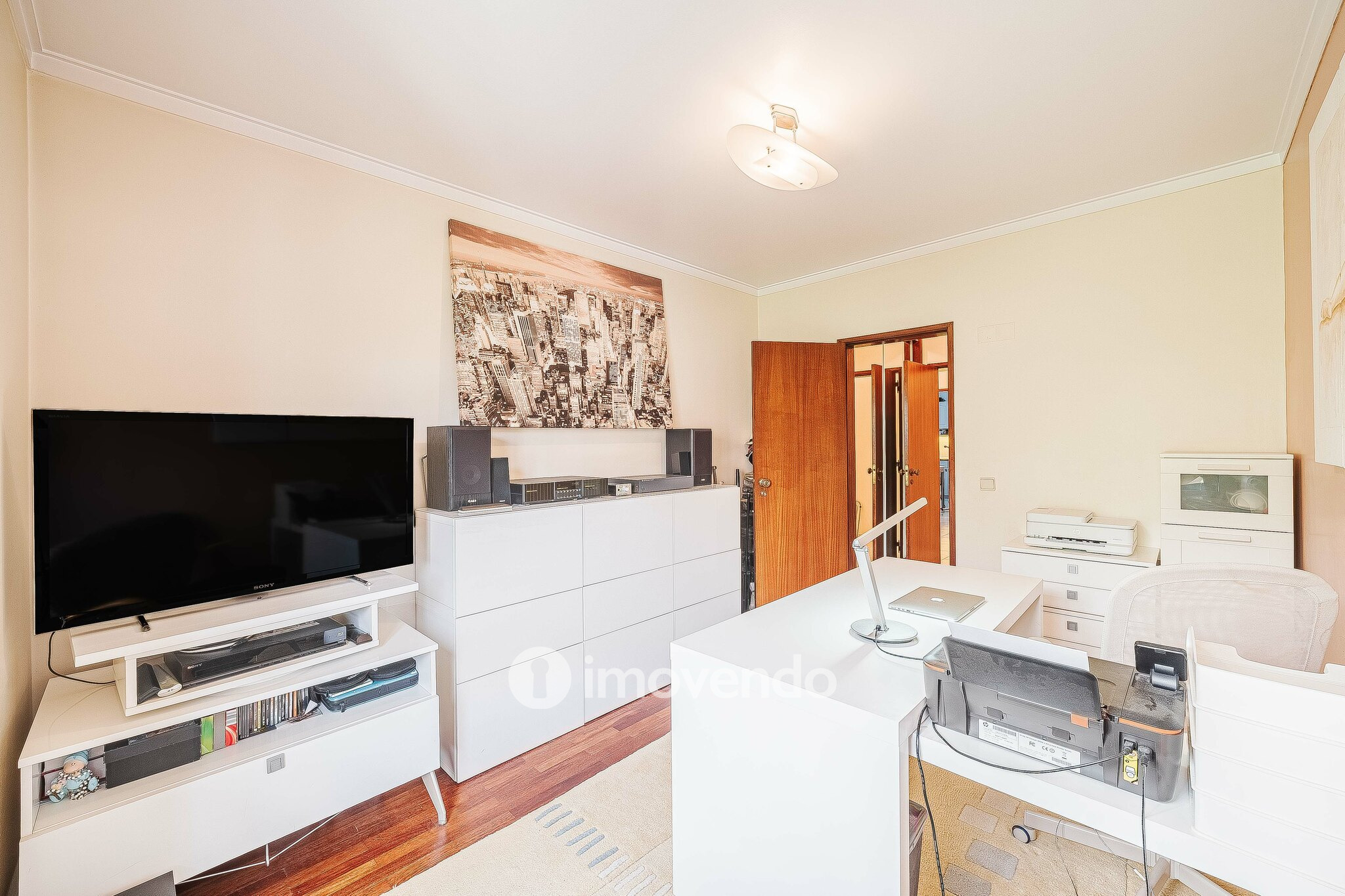 Apartamento T4, com áreas generosas, em Almada