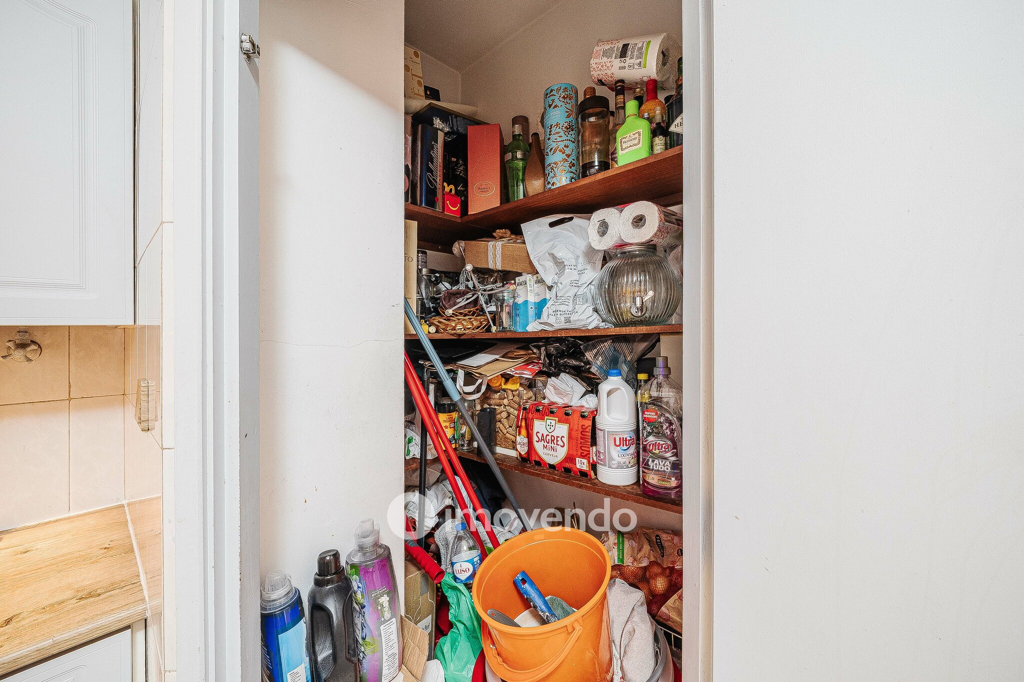 Apartamento T4, com áreas generosas, em Almada