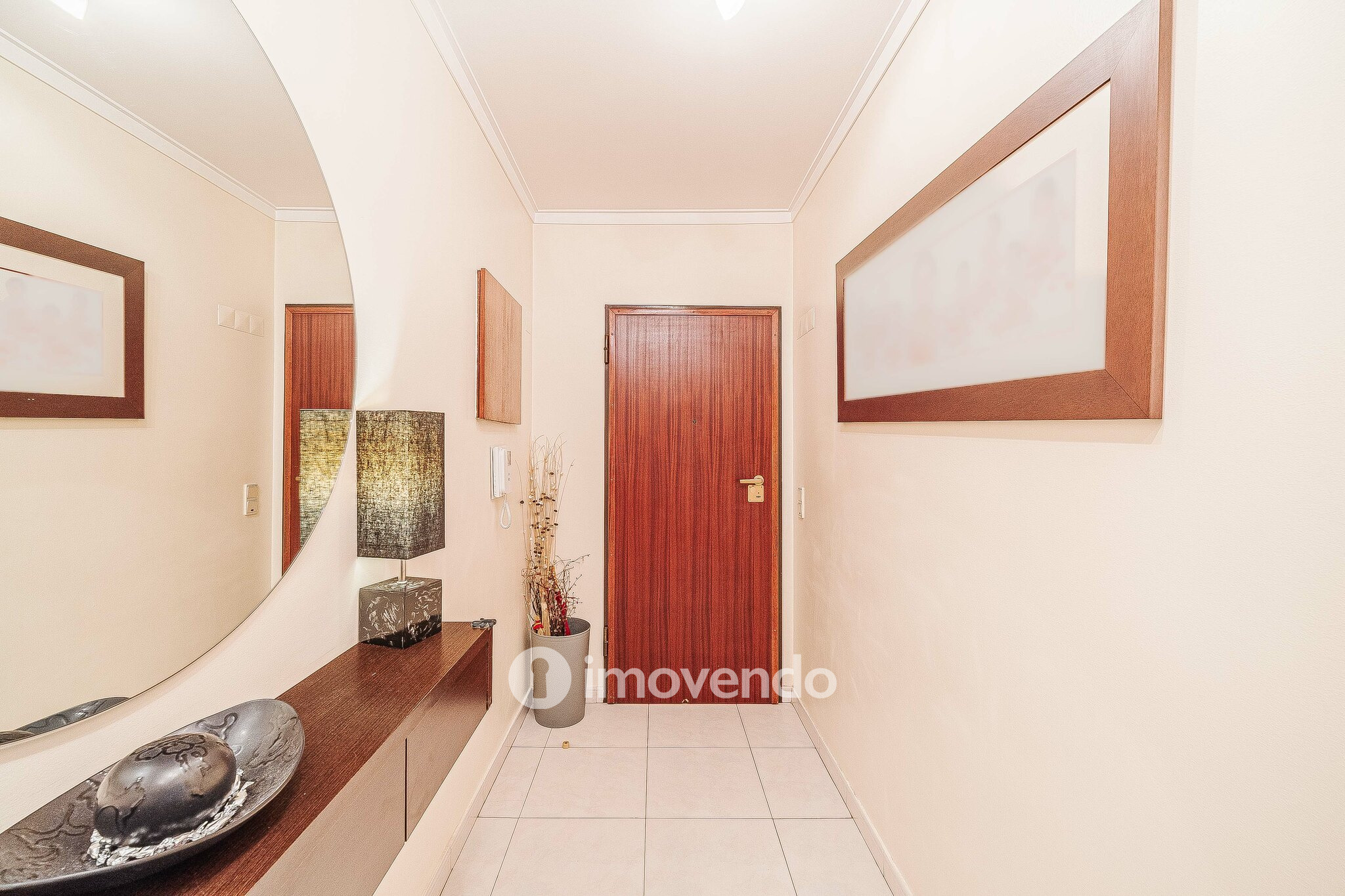 Apartamento T4, com áreas generosas, em Almada