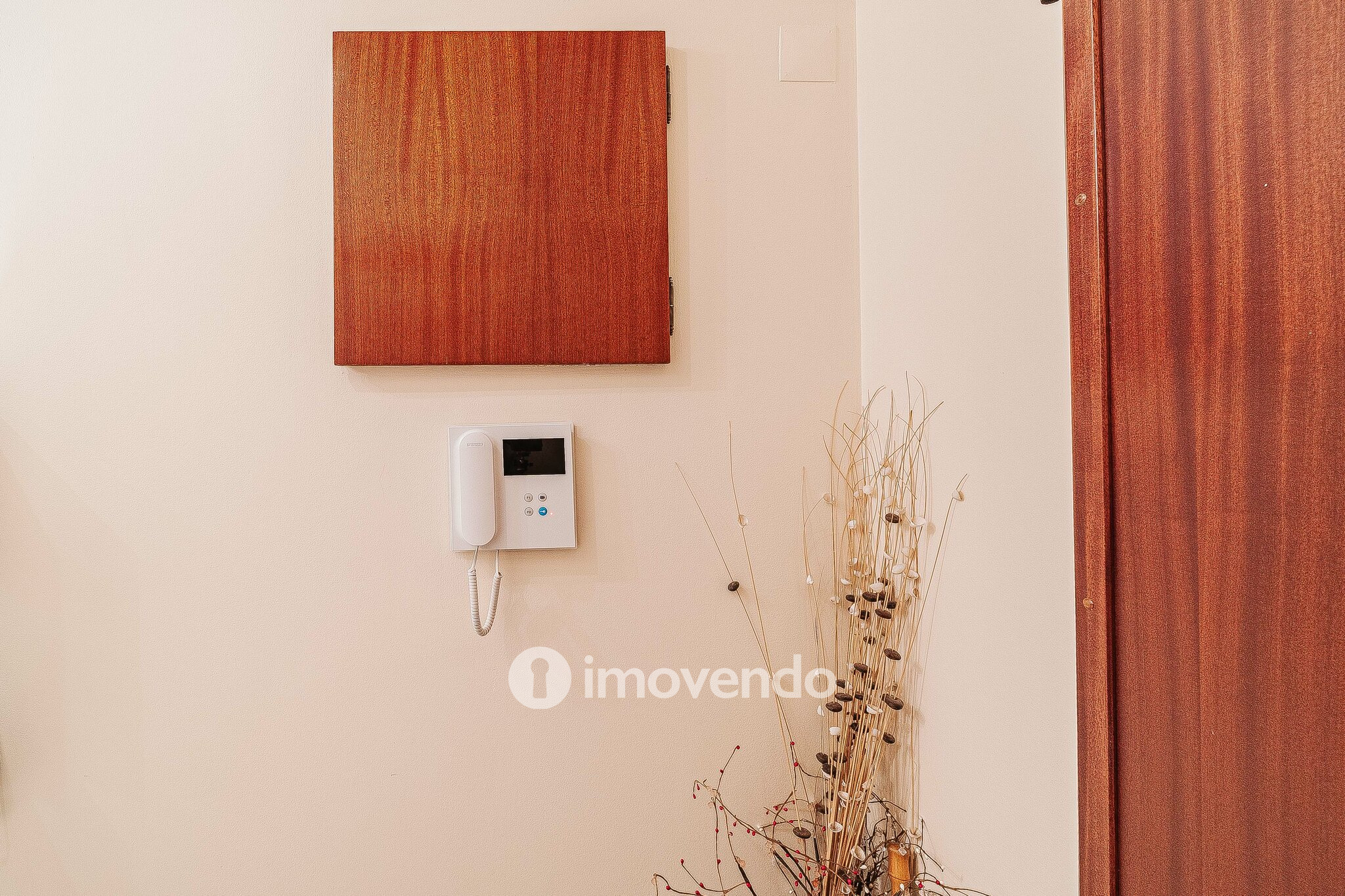 Apartamento T4, com áreas generosas, em Almada