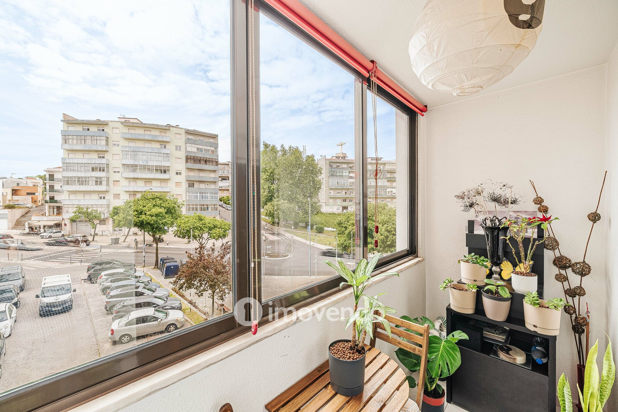 Apartamento T4, com áreas generosas, em Almada