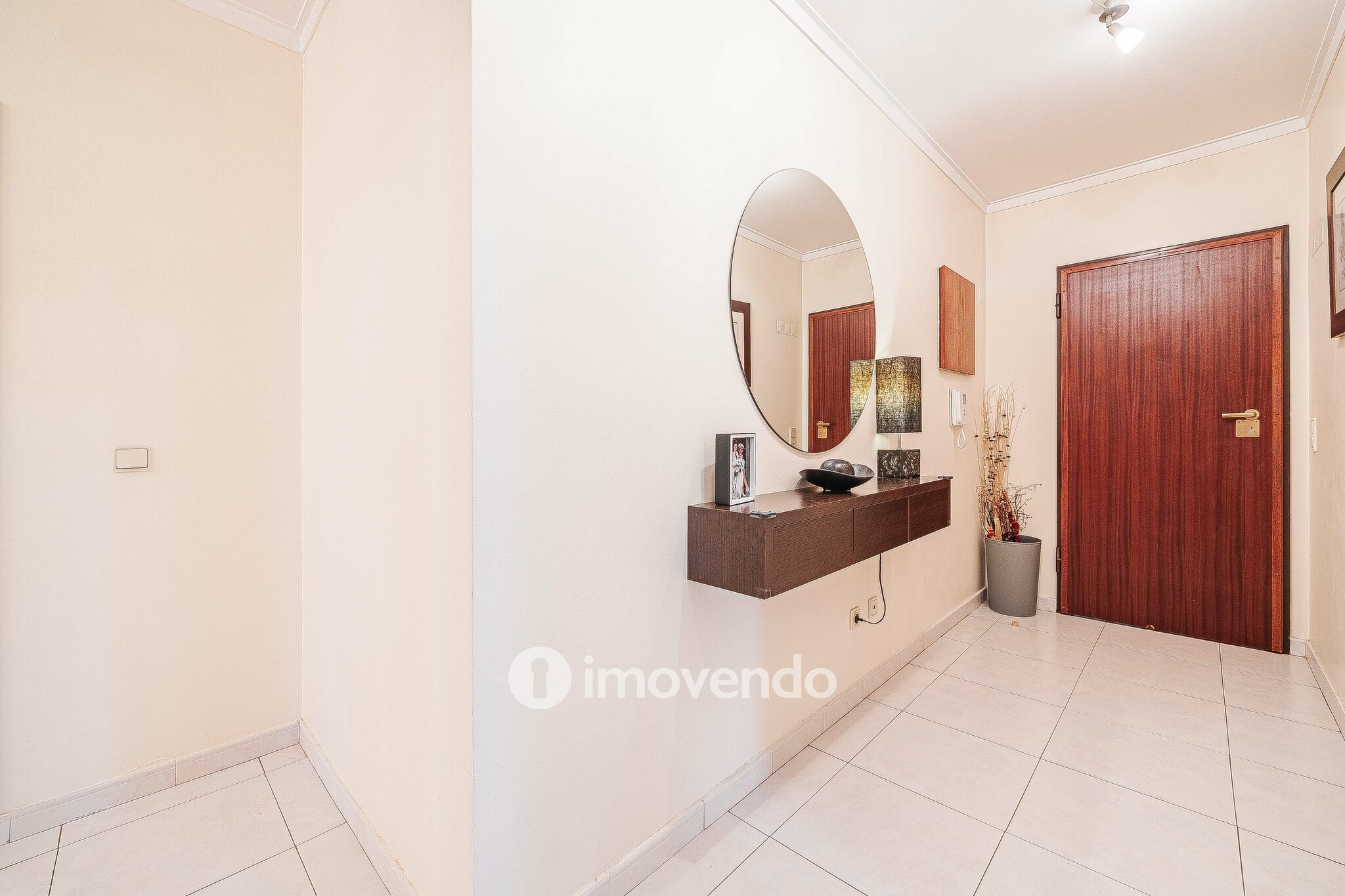 Apartamento T4, com áreas generosas, em Almada