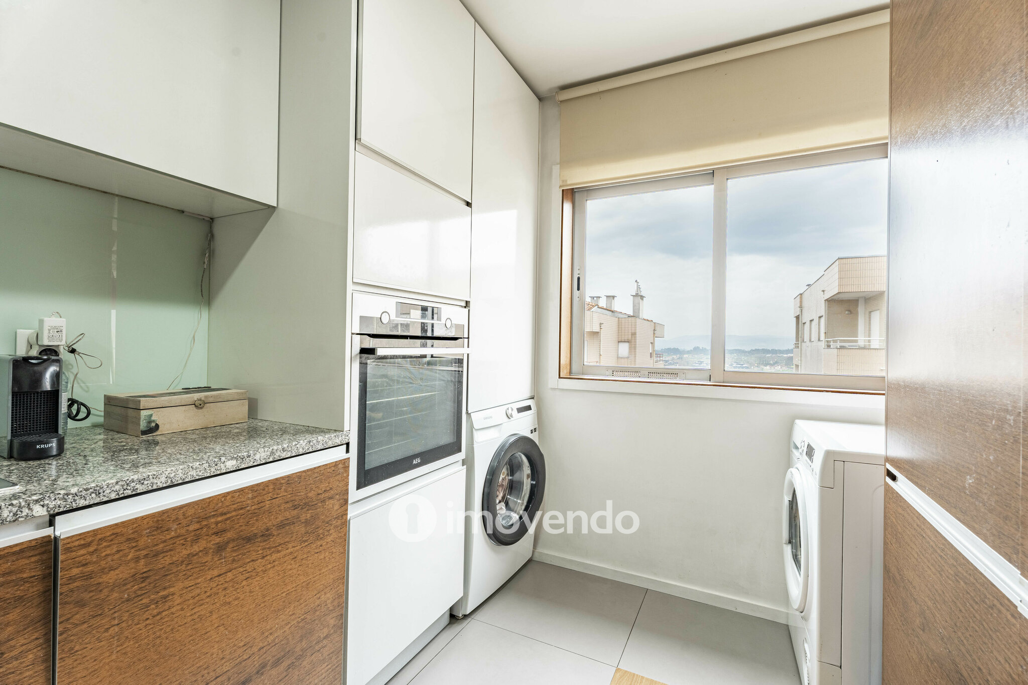 Apartamento T3 com garagem e áreas amplas, em Braga