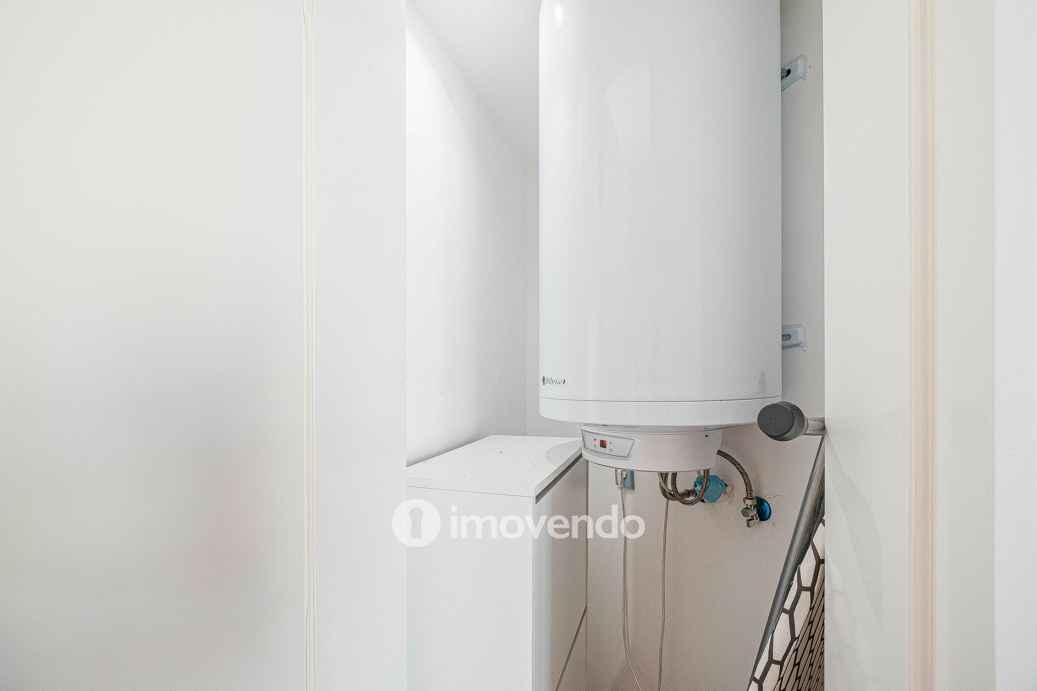 Apartamento T2 com cozinha equipada e mobilado, nas Amoreiras