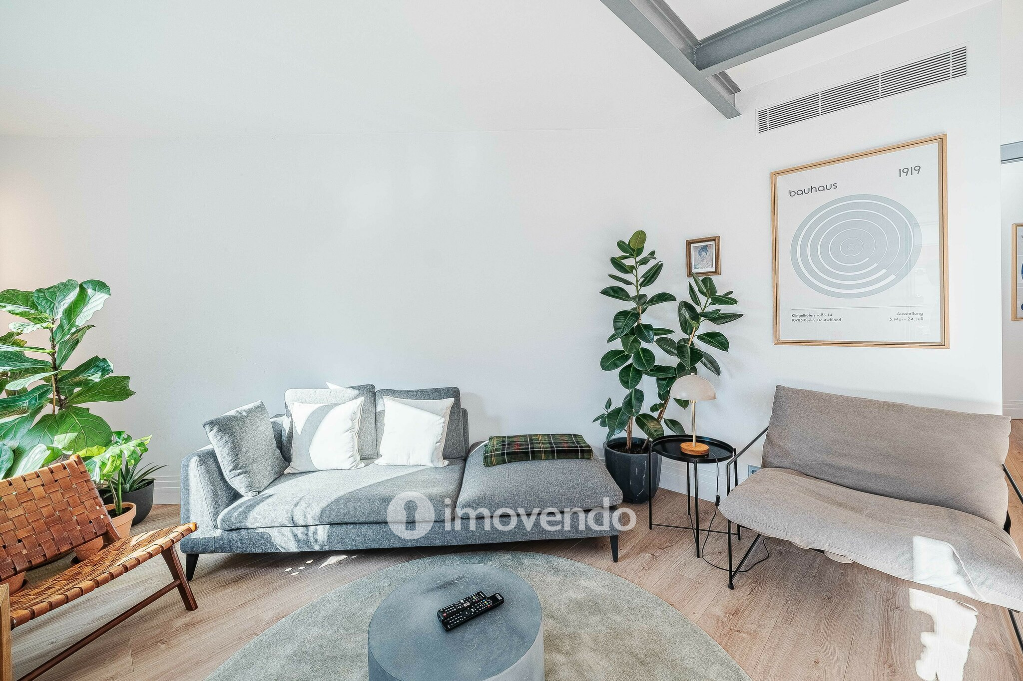 Apartamento T2 com cozinha equipada e mobilado, nas Amoreiras