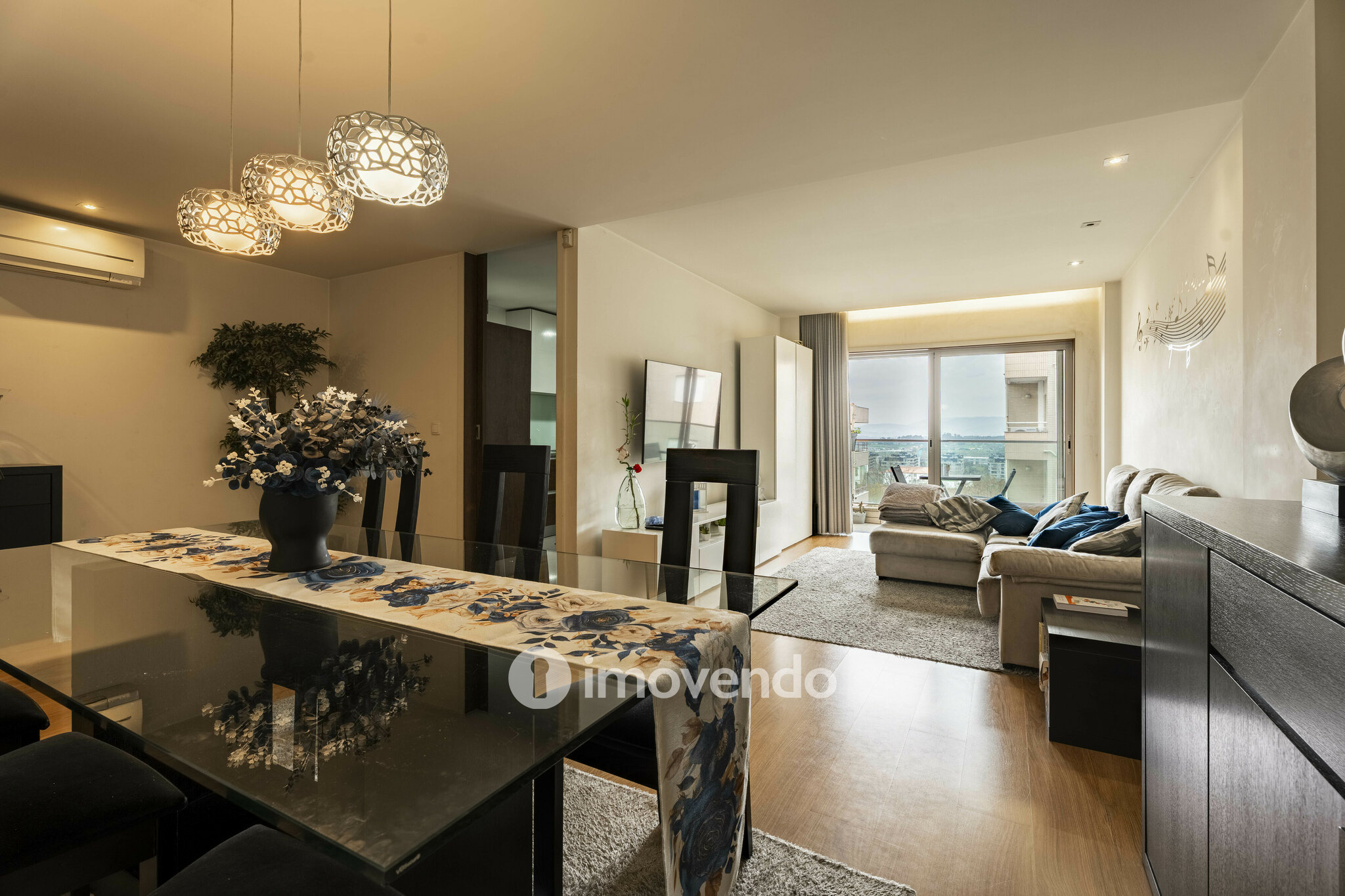 Apartamento T3 com garagem e áreas amplas, em Braga