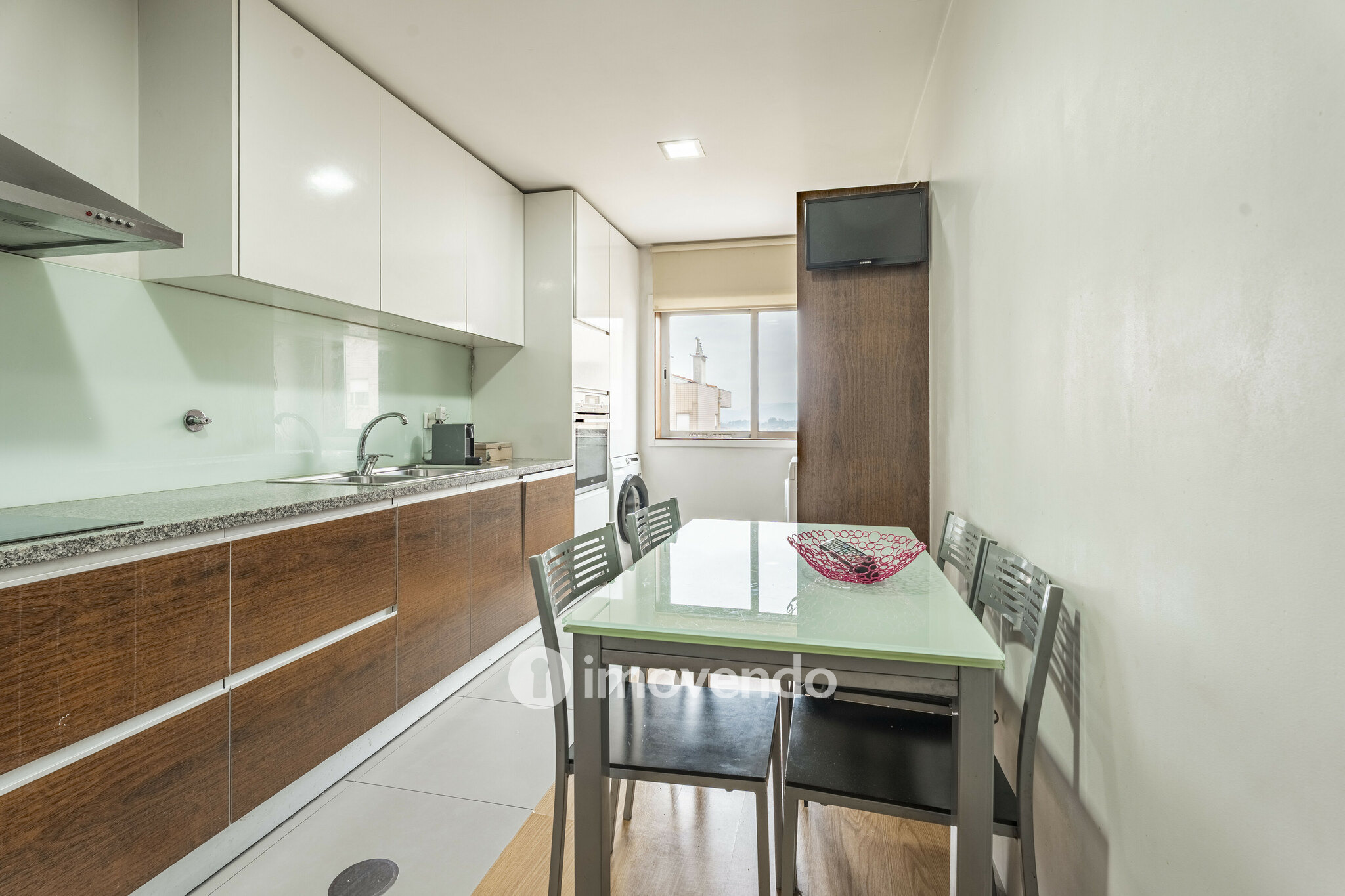 Apartamento T3 com garagem e áreas amplas, em Braga